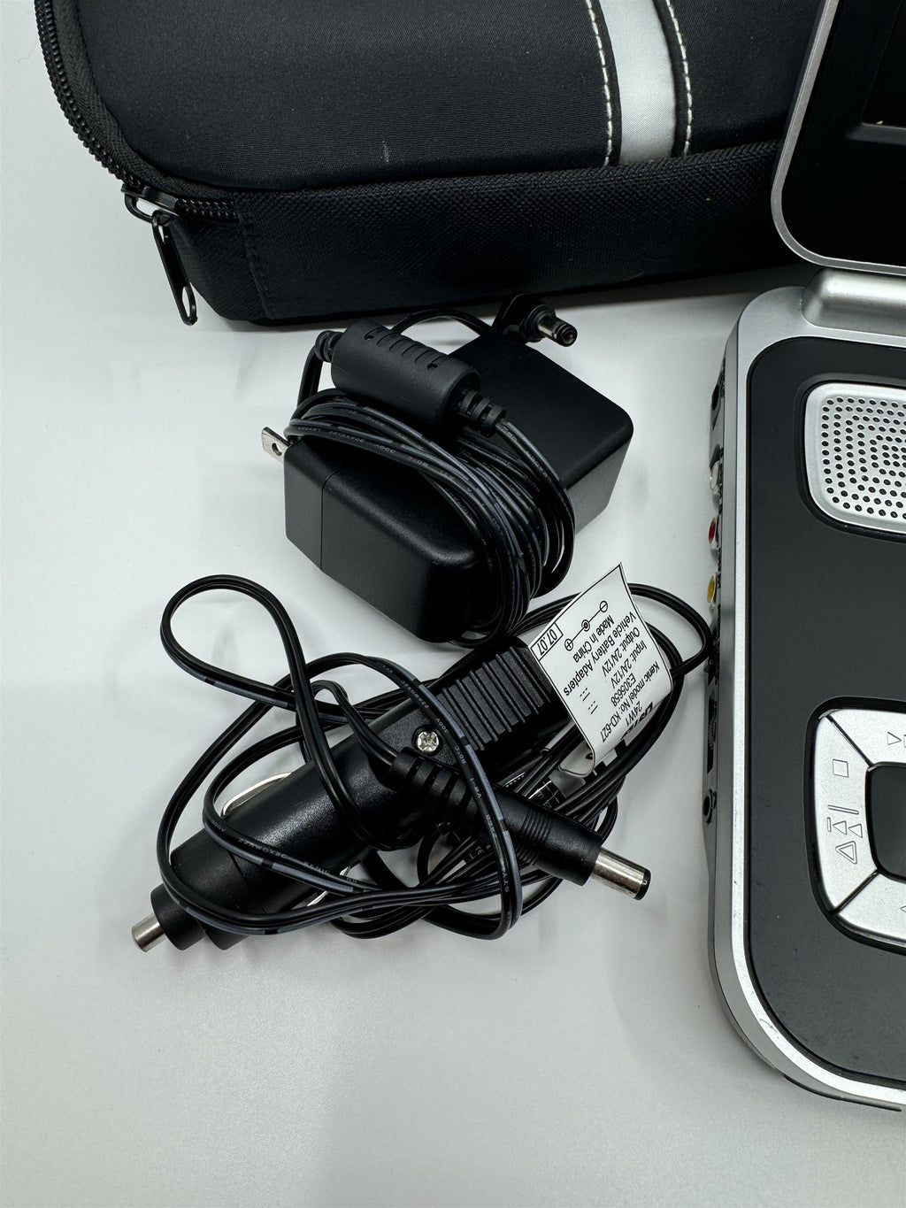 Venturer Portable DVD Player PVS8380 Includes Wall+Auto Chargers and Travel Case