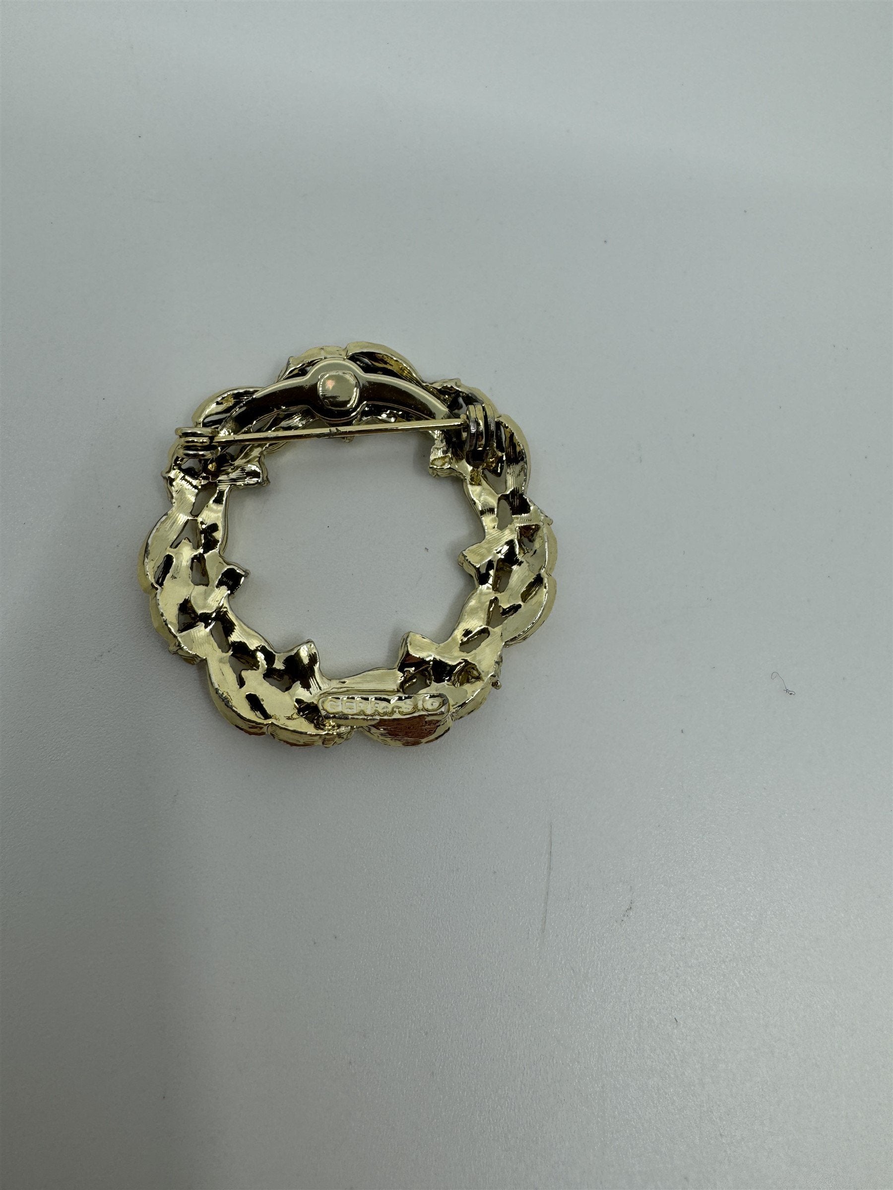 Vintage Gerry's Brooch Pin Gold Tone Holiday Wreath /w Green Accent Gems