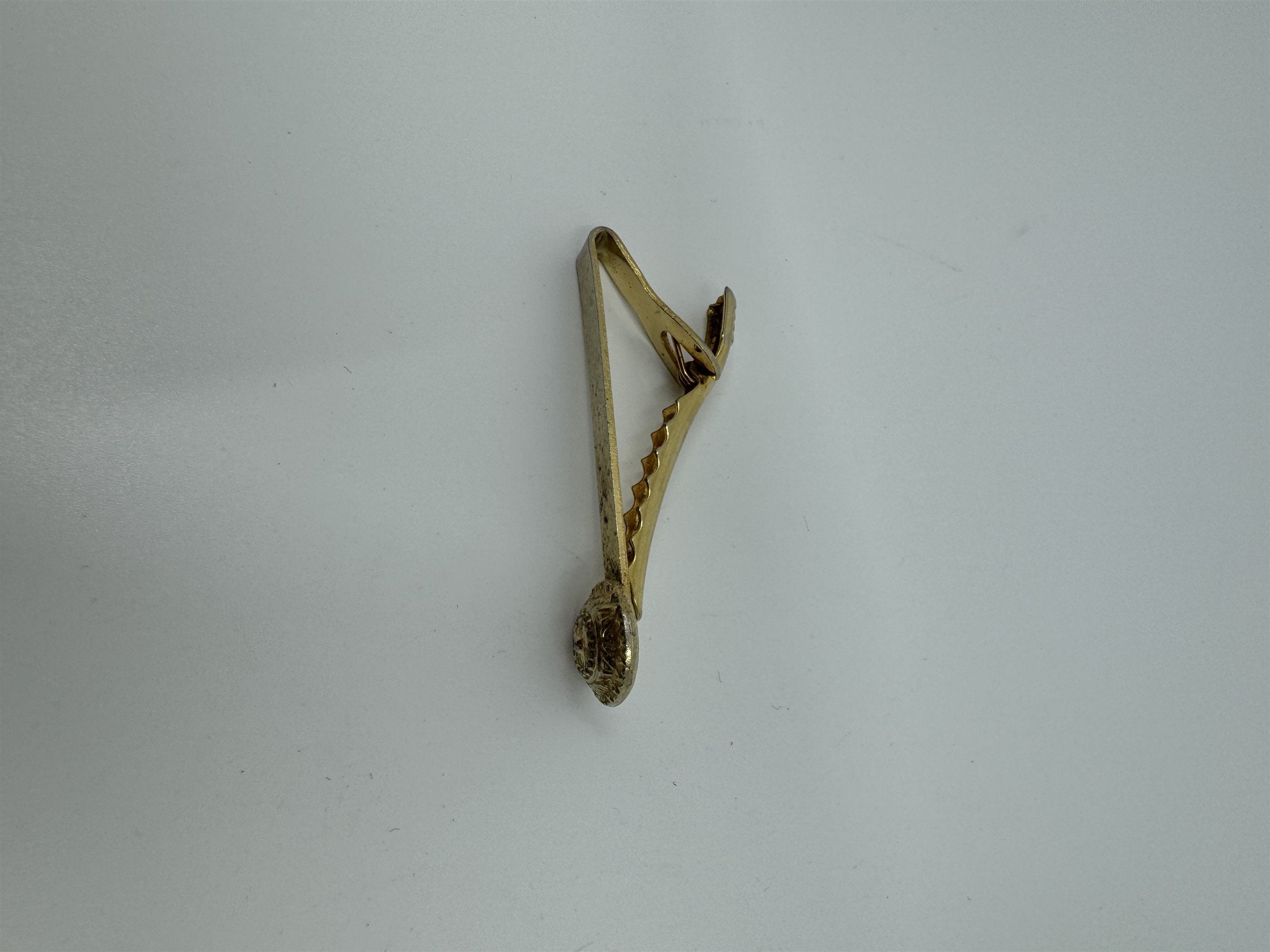 Vintage Tie Bar Tie Clip Gold Toned /w Textured Star Badge (Possibly Swank?)