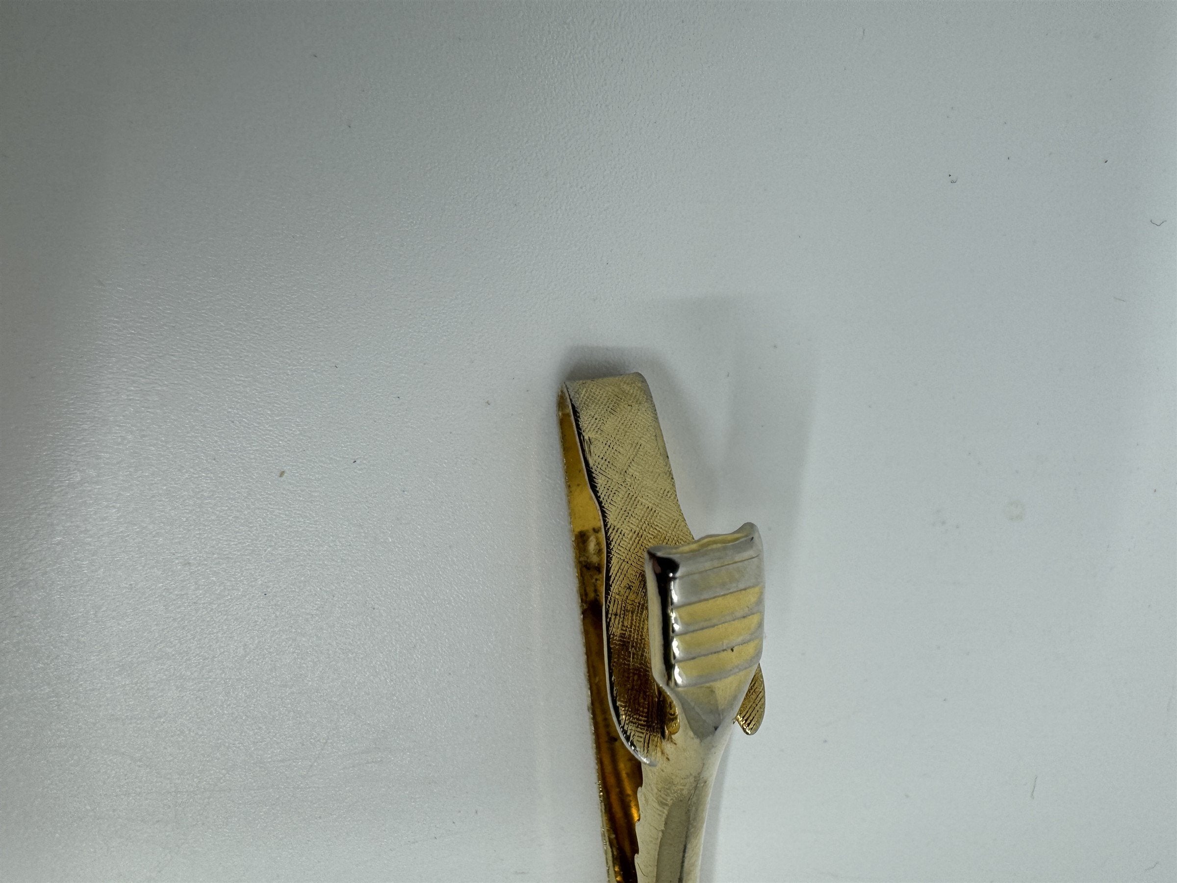 Vintage Tie Bar Tie Clip Gold Toned /w Textured Star Badge (Possibly Swank?)
