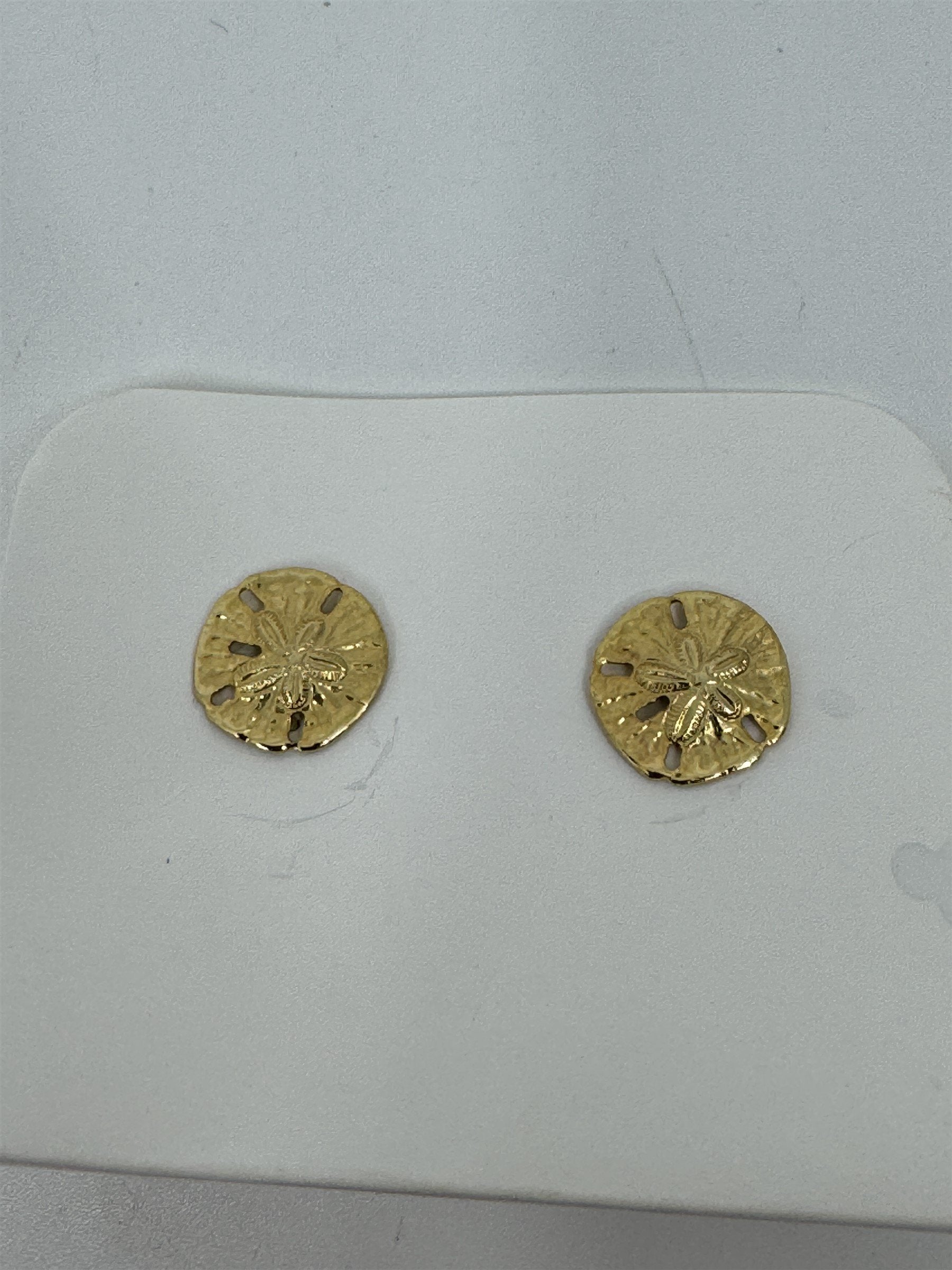 Vintage Sand Dollar Gold Tone Stud Pierced Earrings 7/16"