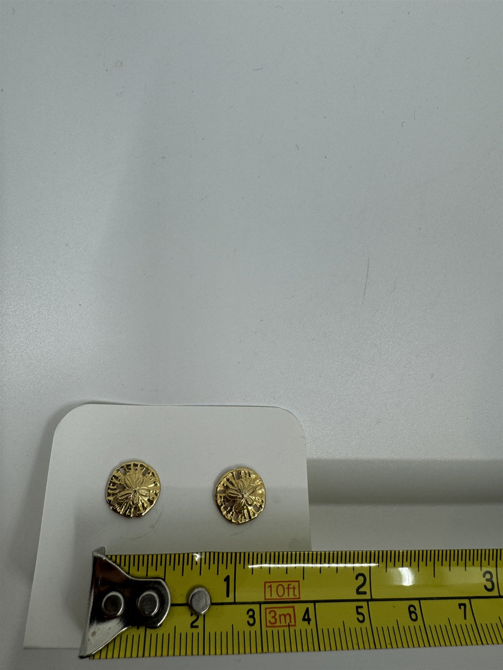 Vintage Sand Dollar Gold Tone Stud Pierced Earrings 7/16"
