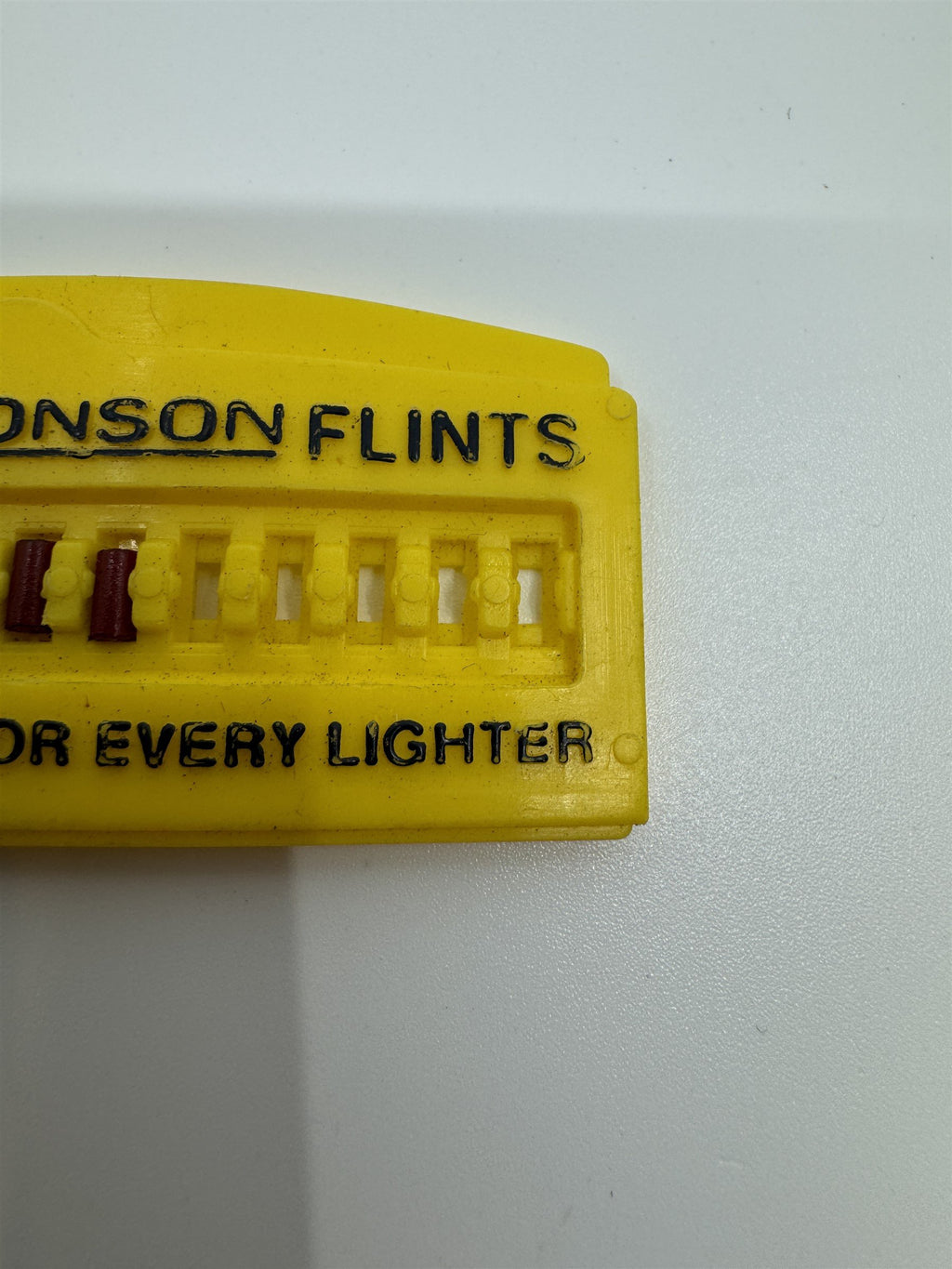 Vintage 4x Ronson Flints in Ronson "Nine-Flinter" Yellow Case Made in USA