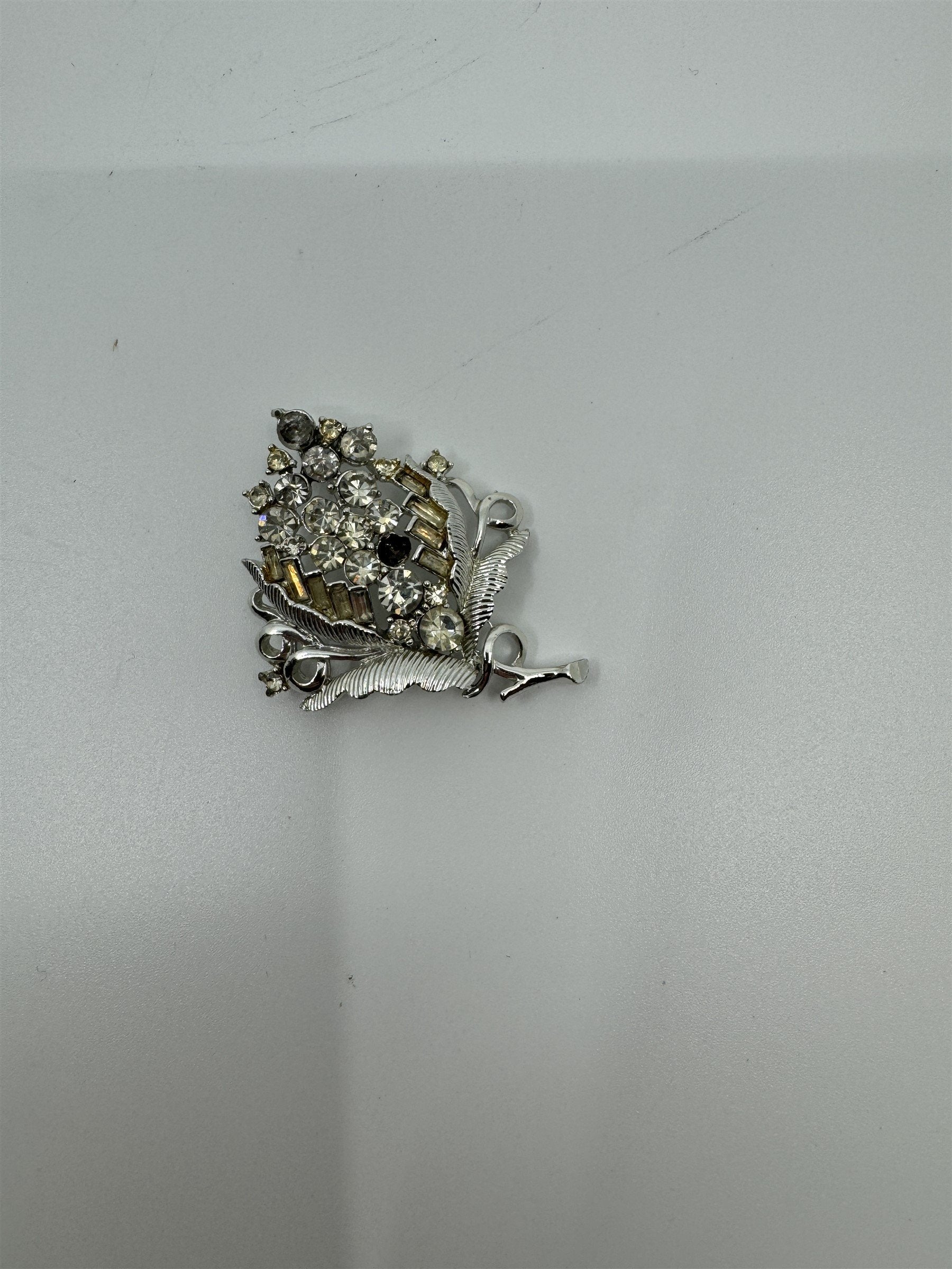 Vintage Coro Grapevine Grapes Crystals Brooch Pin *Missing Stone/Yellowing*