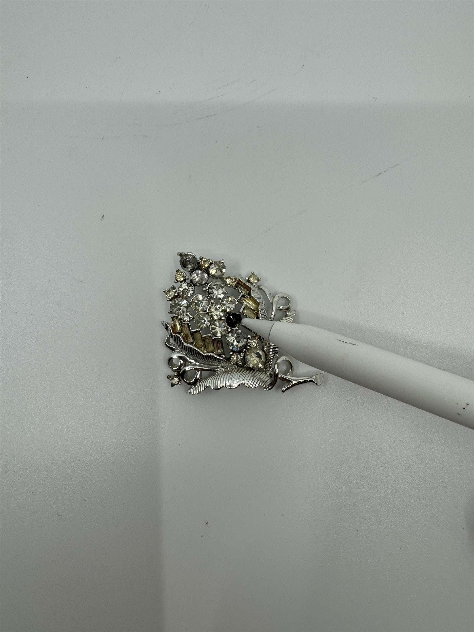 Vintage Coro Grapevine Grapes Crystals Brooch Pin *Missing Stone/Yellowing*