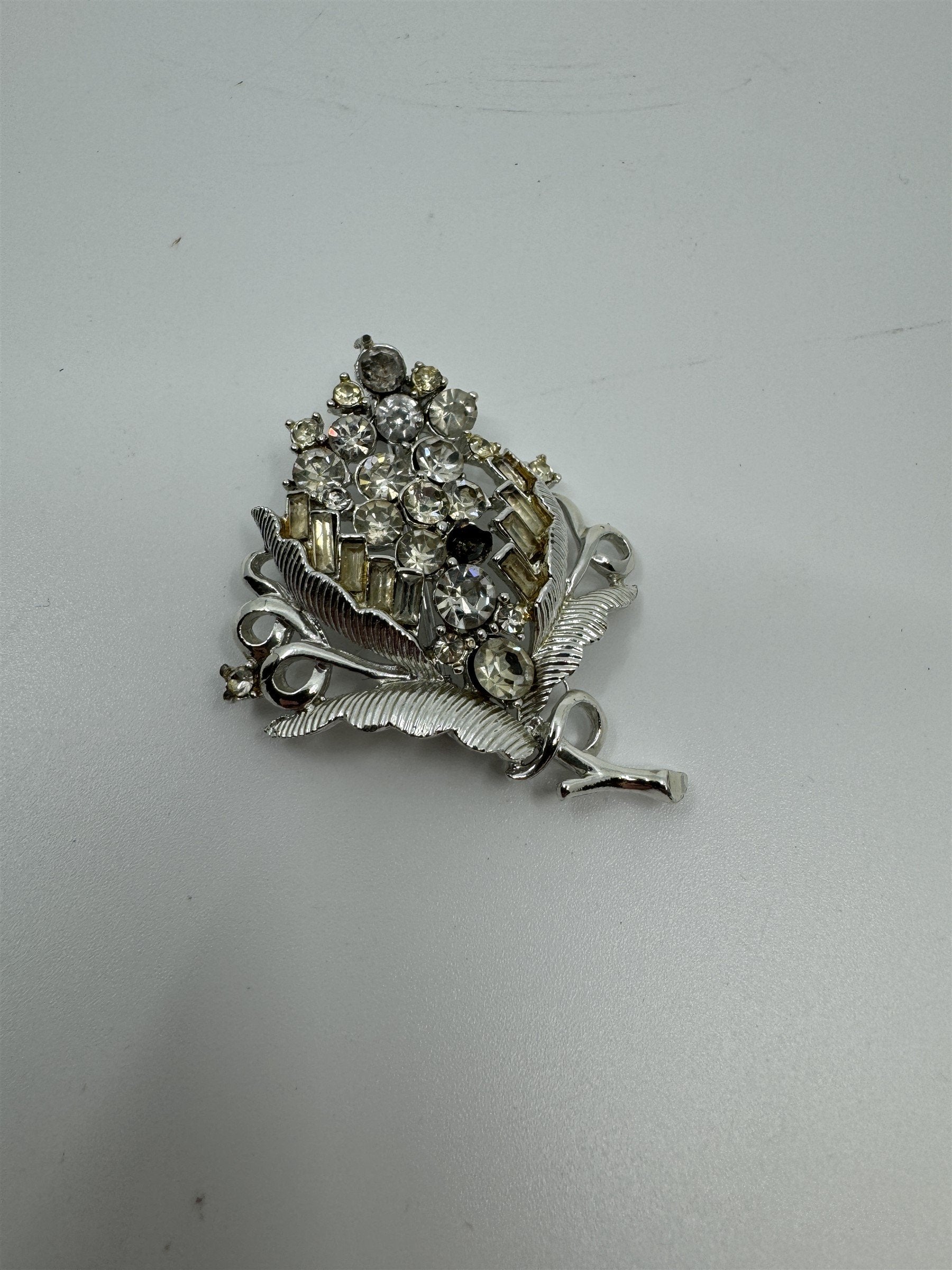 Vintage Coro Grapevine Grapes Crystals Brooch Pin *Missing Stone/Yellowing*