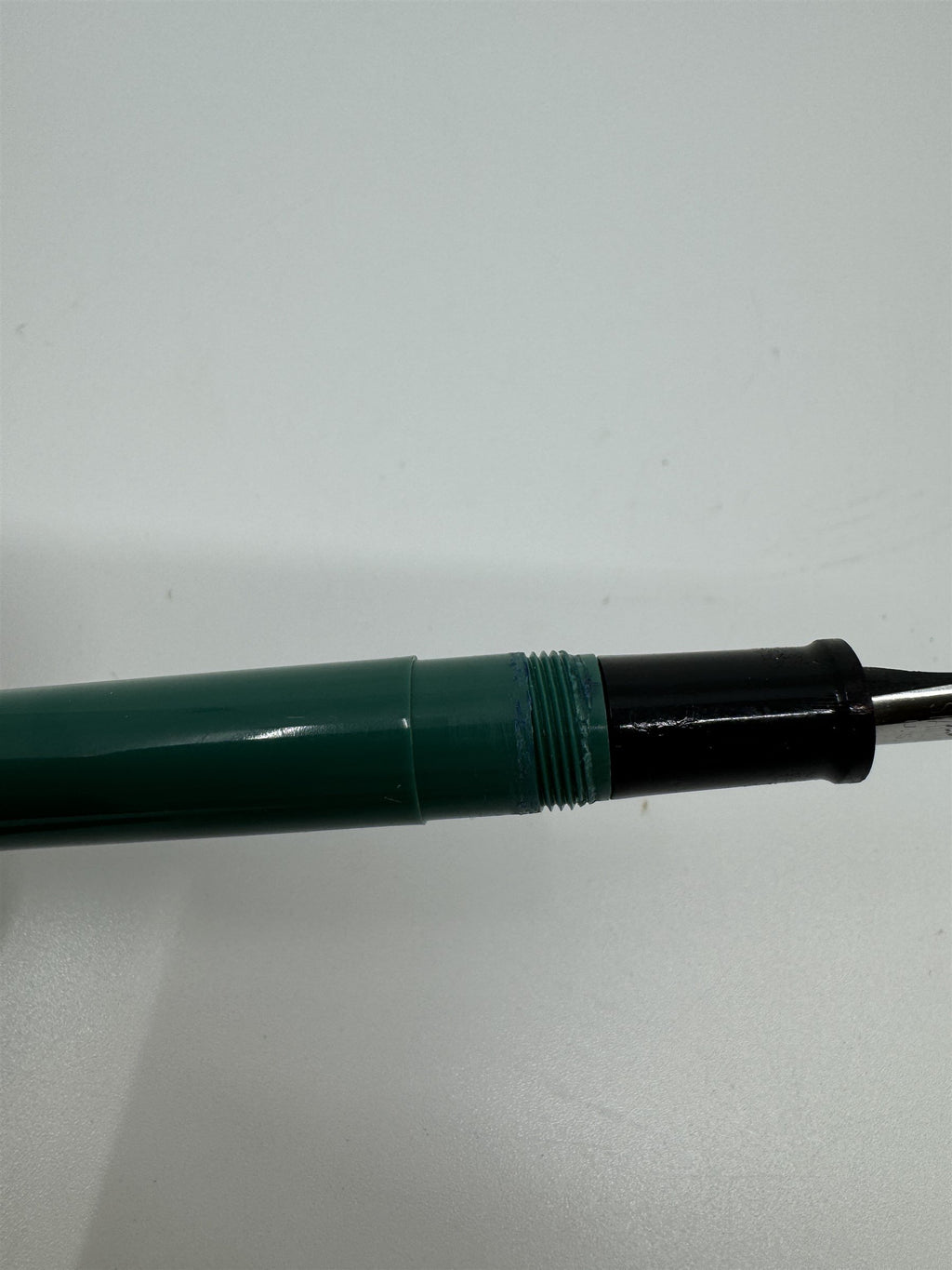 Vintage Wearever USA Green Celluloid Fountain Pen *Cap Doesn't Screw On*