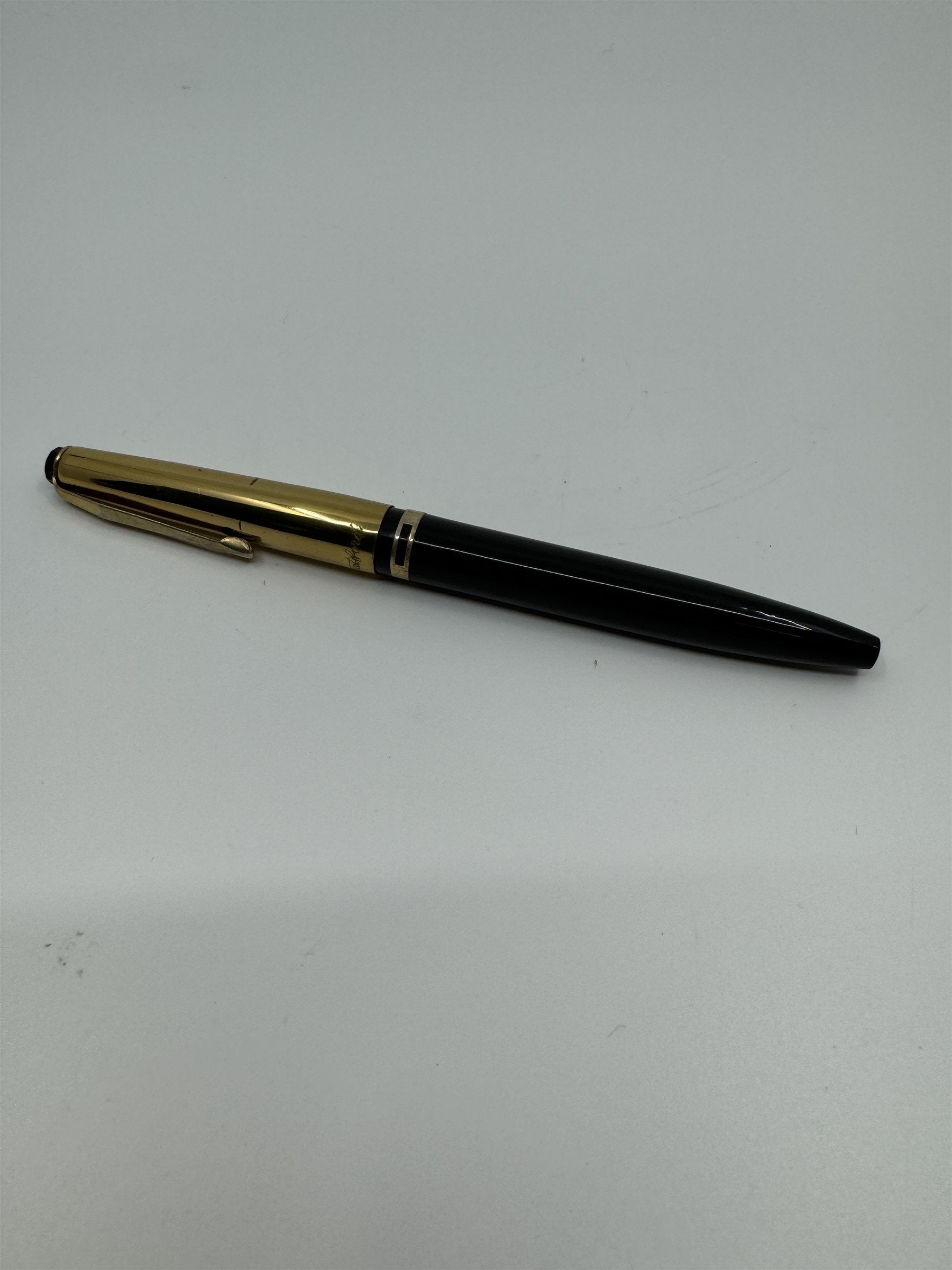 Vintage Stratford Fountain Pen Black & Gold /w Iridium Tipped Nib