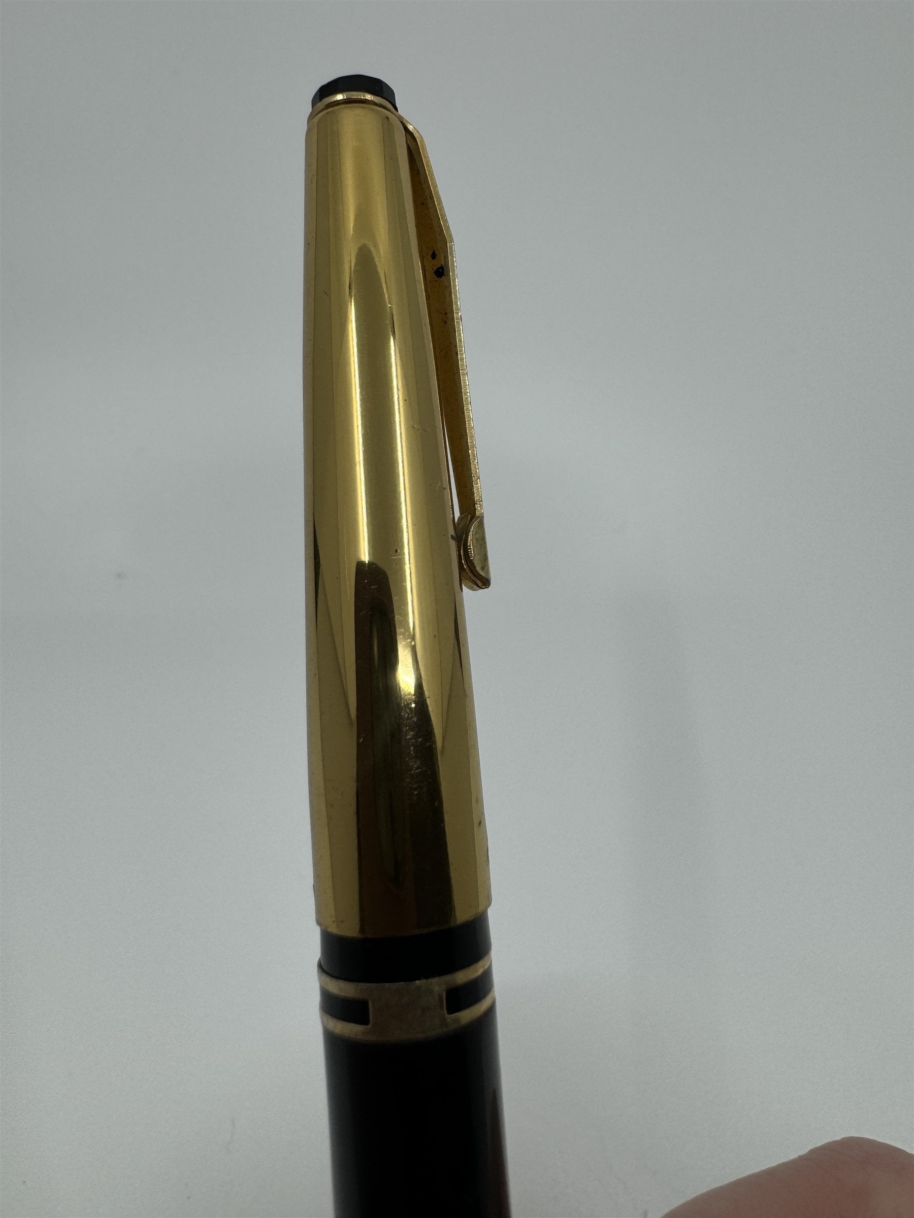 Vintage Stratford Fountain Pen Black & Gold /w Iridium Tipped Nib