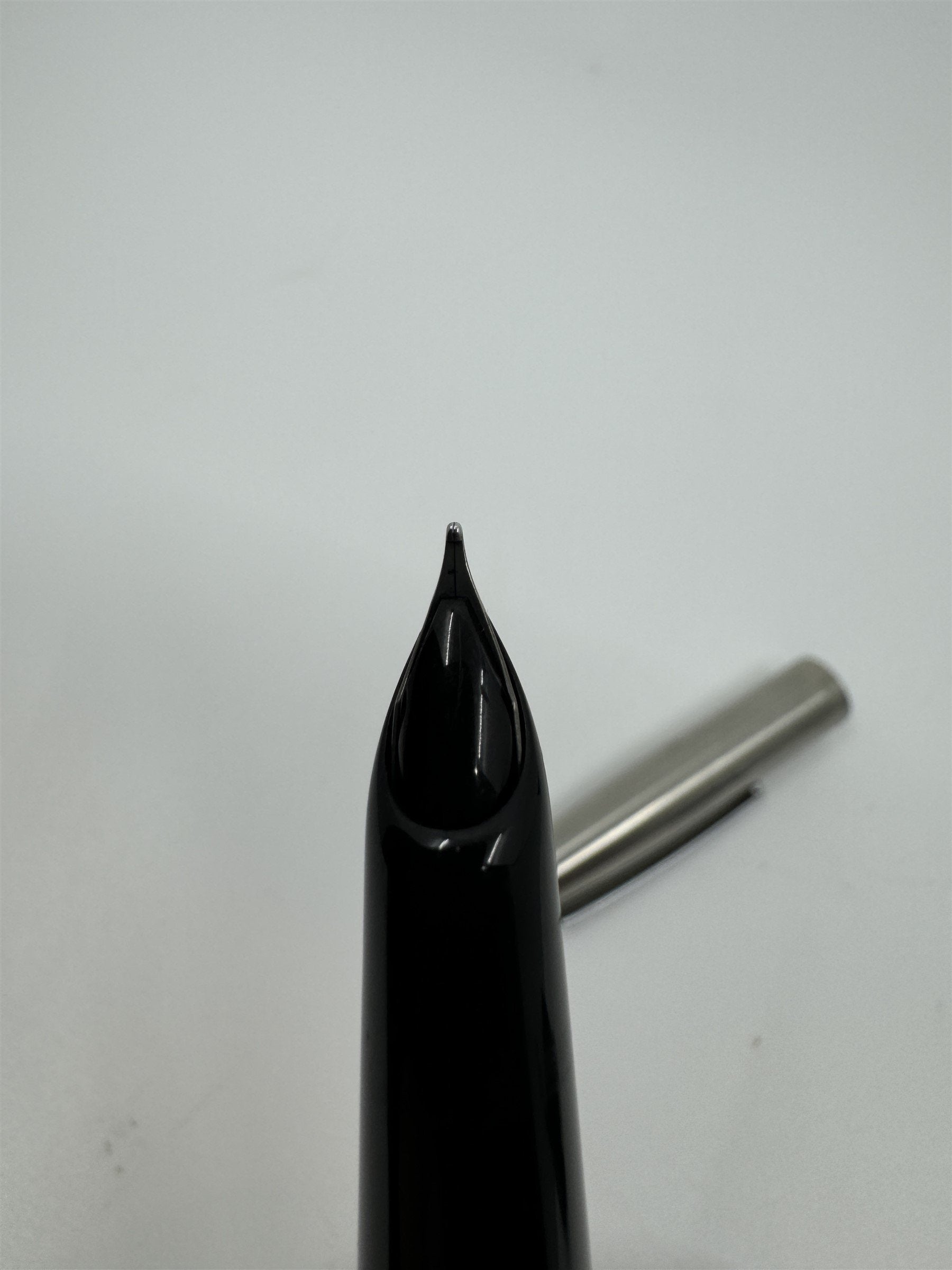 Vintage Parker USA Fountain Pen Black with Silver Cap *Hairline Crack*