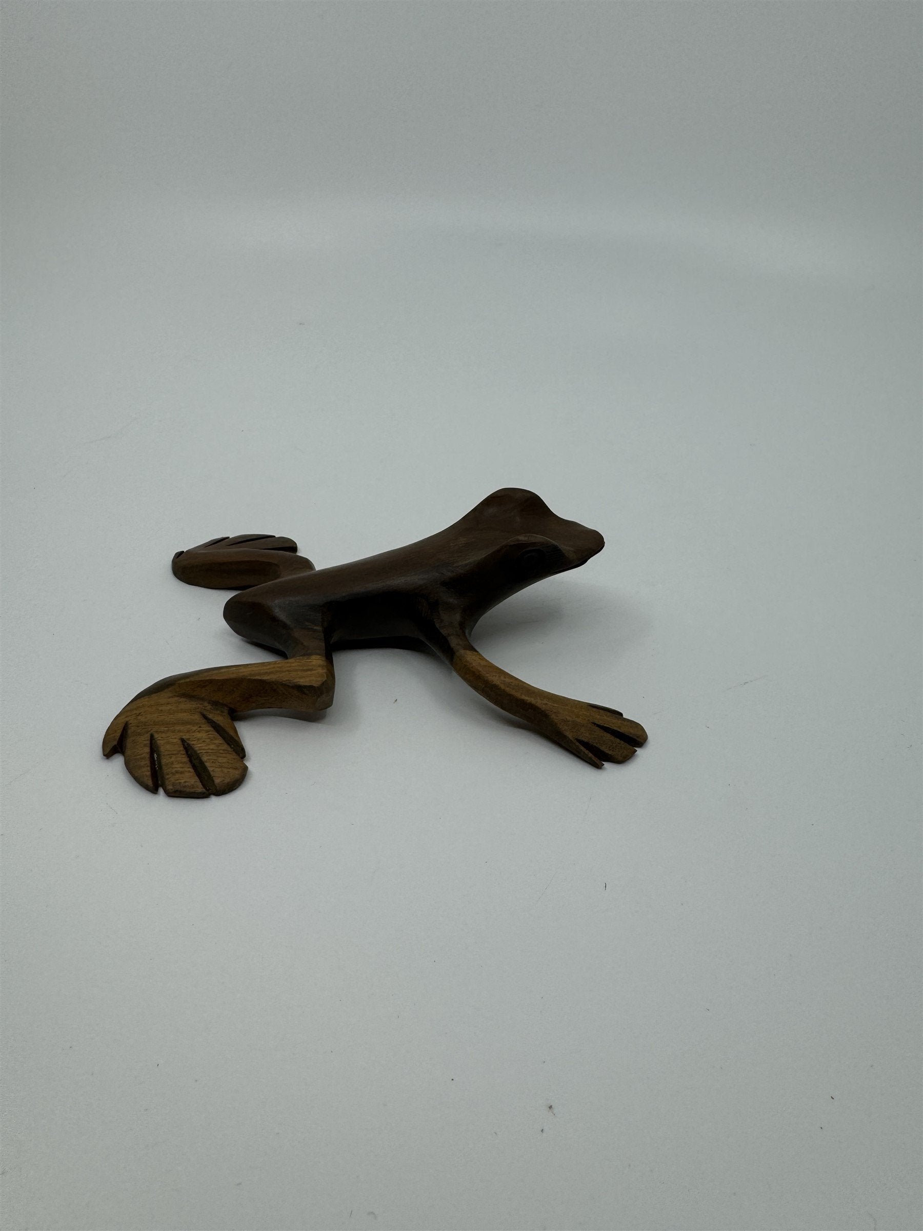 Hand Carved Souvenir Jungle Tree Frog Figurine Gift Handmade Frog