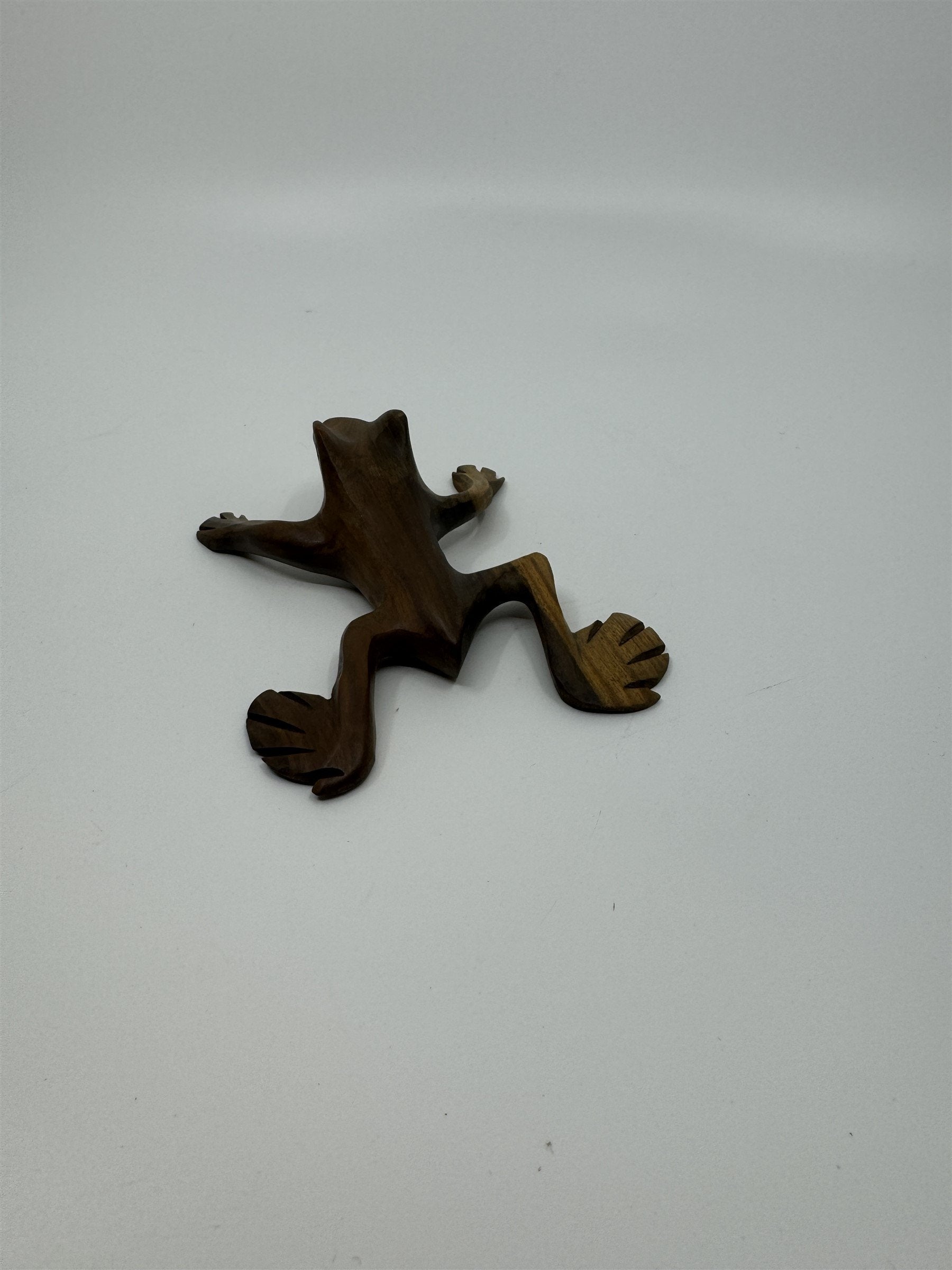 Hand Carved Souvenir Jungle Tree Frog Figurine Gift Handmade Frog
