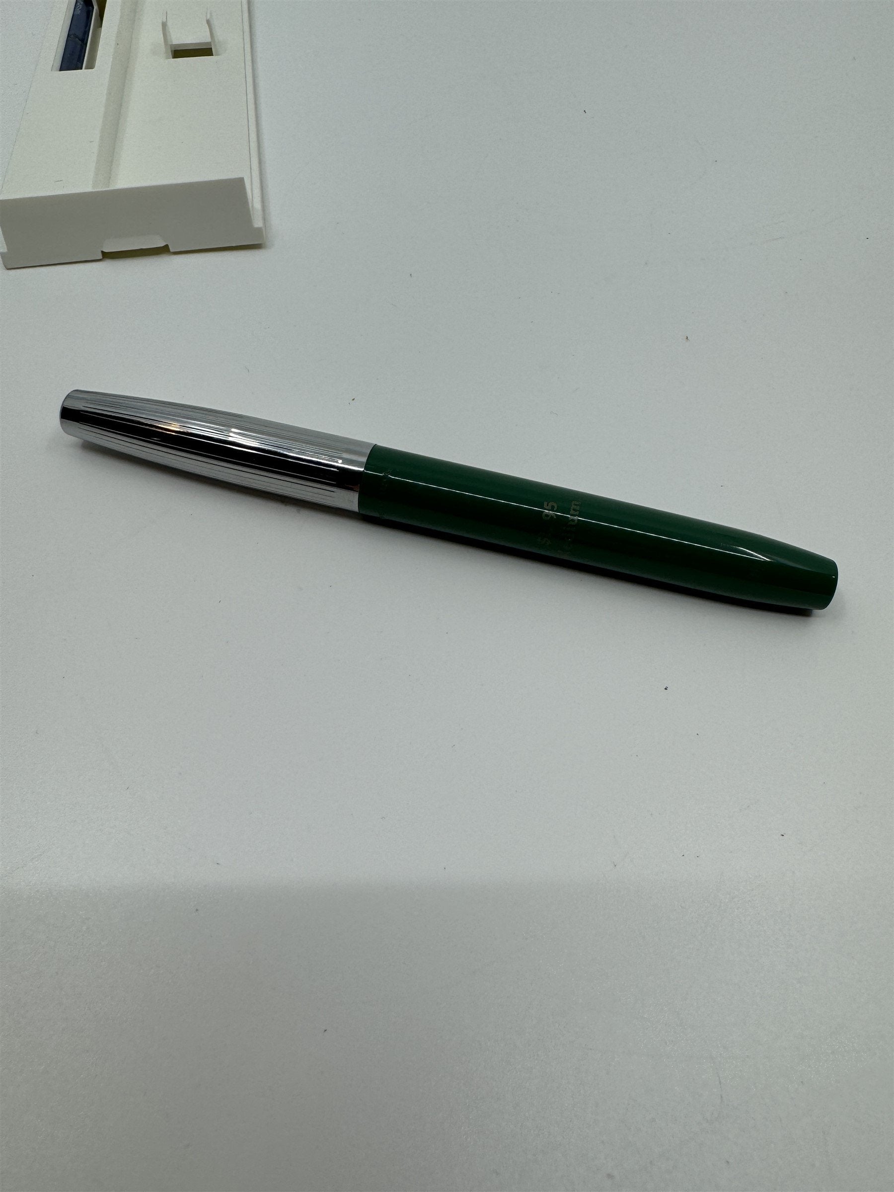 Vintage Sheaffer's Green Resin Fountain Pen /w Blue Ink Cartridge (Dry) In Box