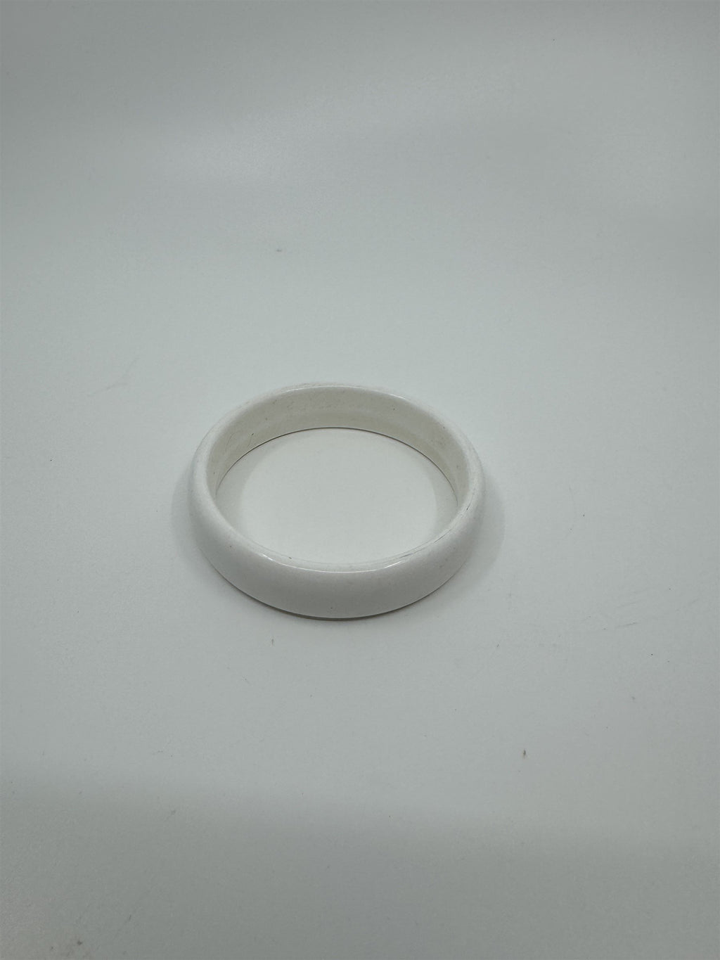 Vintage Solid White Resin Acrylic Enamel Bangle Bracelet 1980's (Scratches)