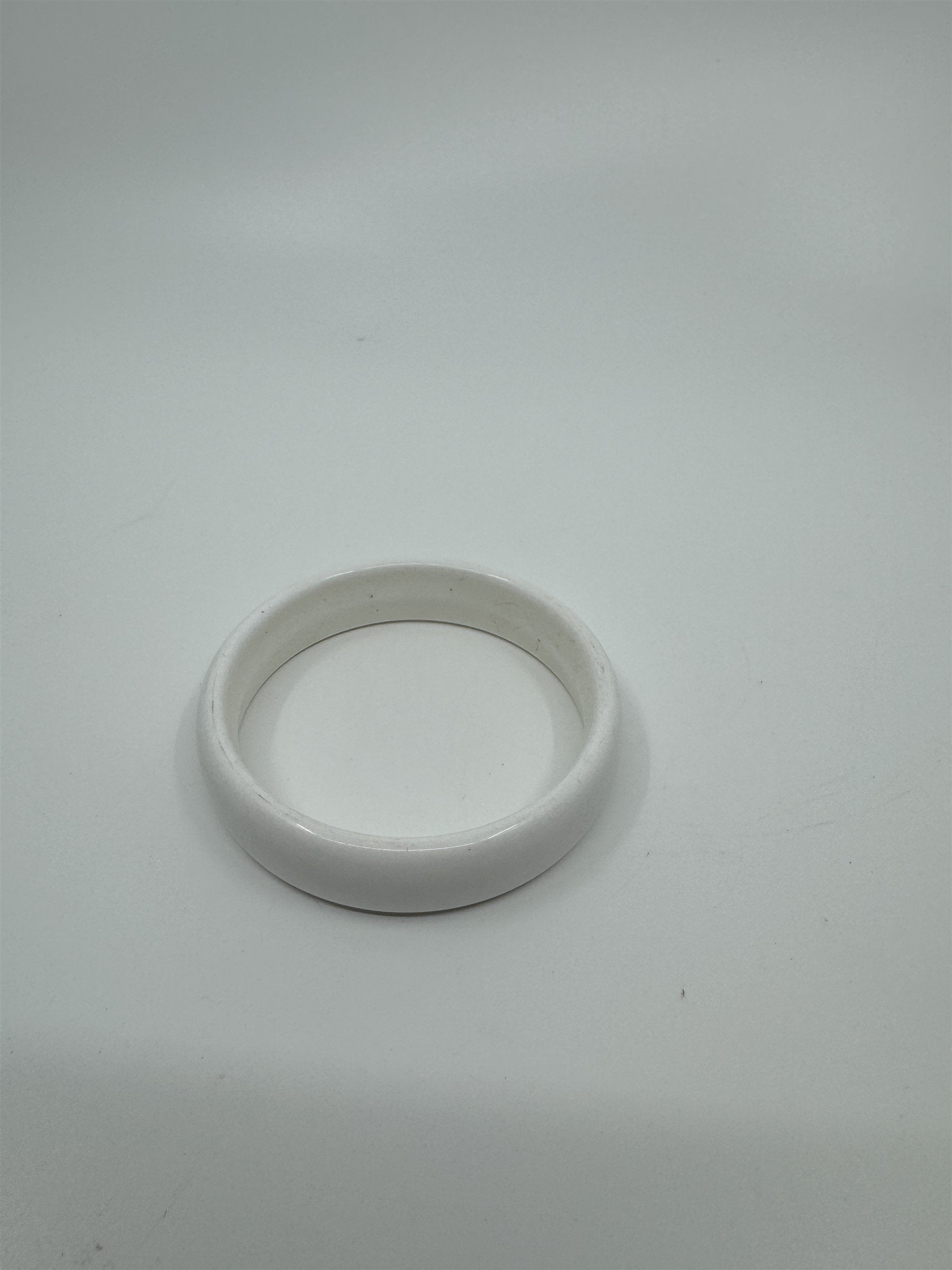 Vintage Solid White Resin Acrylic Enamel Bangle Bracelet 1980's (Scratches)