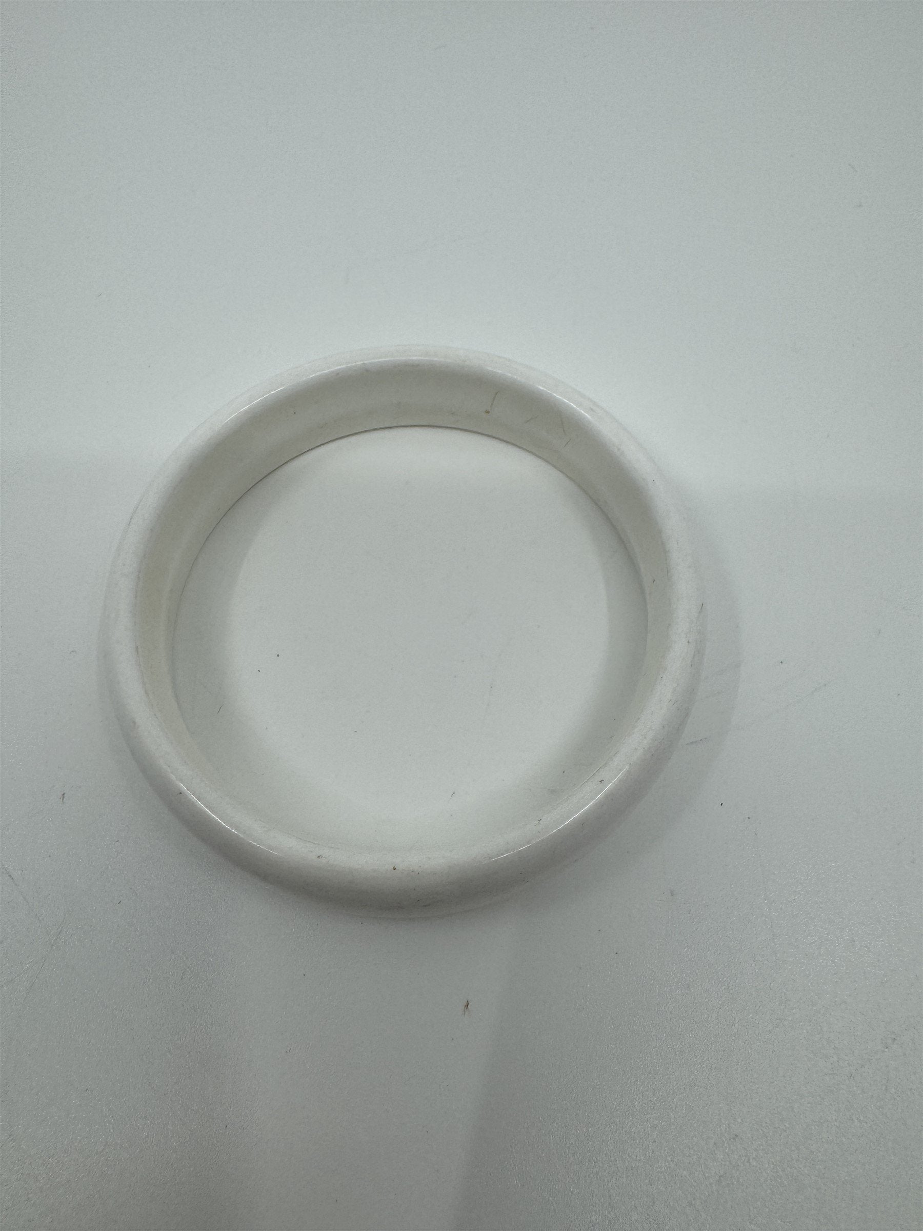 Vintage Solid White Resin Acrylic Enamel Bangle Bracelet 1980's (Scratches)