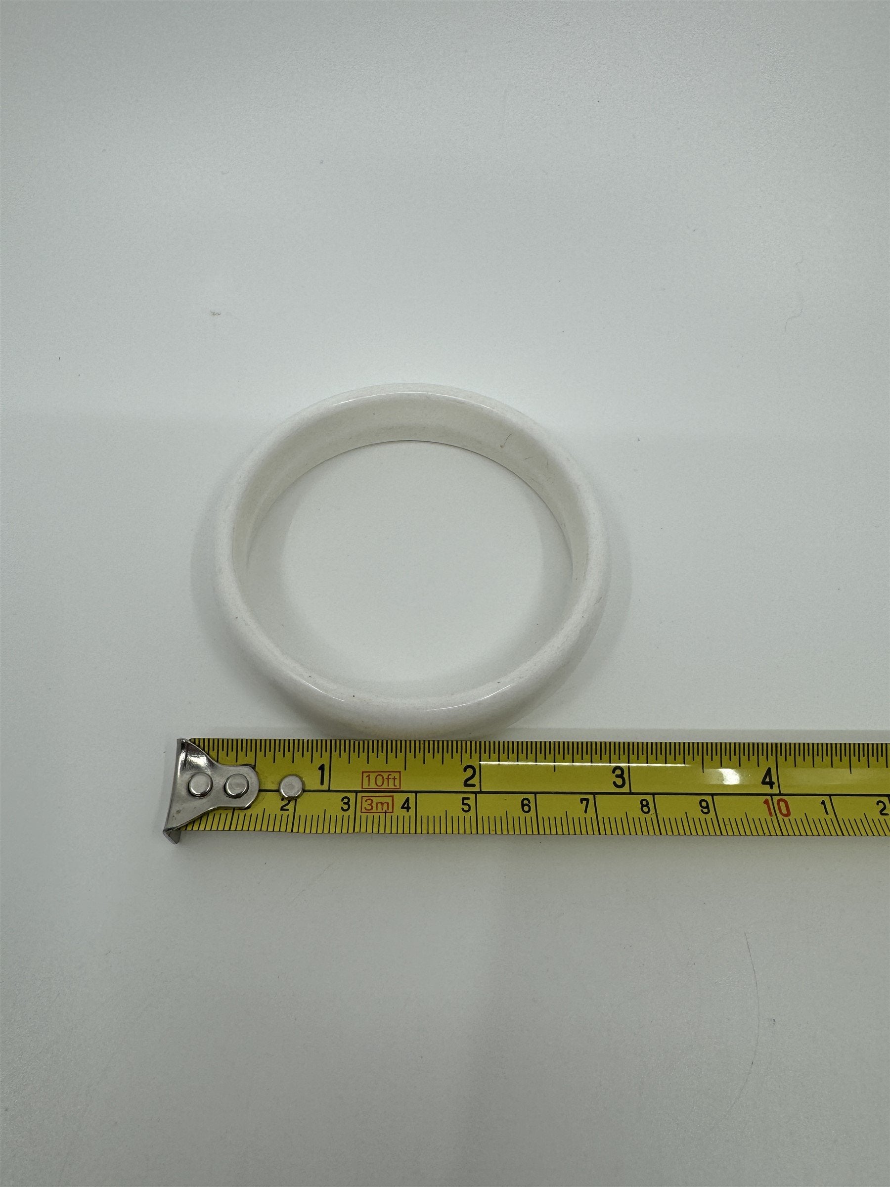 Vintage Solid White Resin Acrylic Enamel Bangle Bracelet 1980's (Scratches)