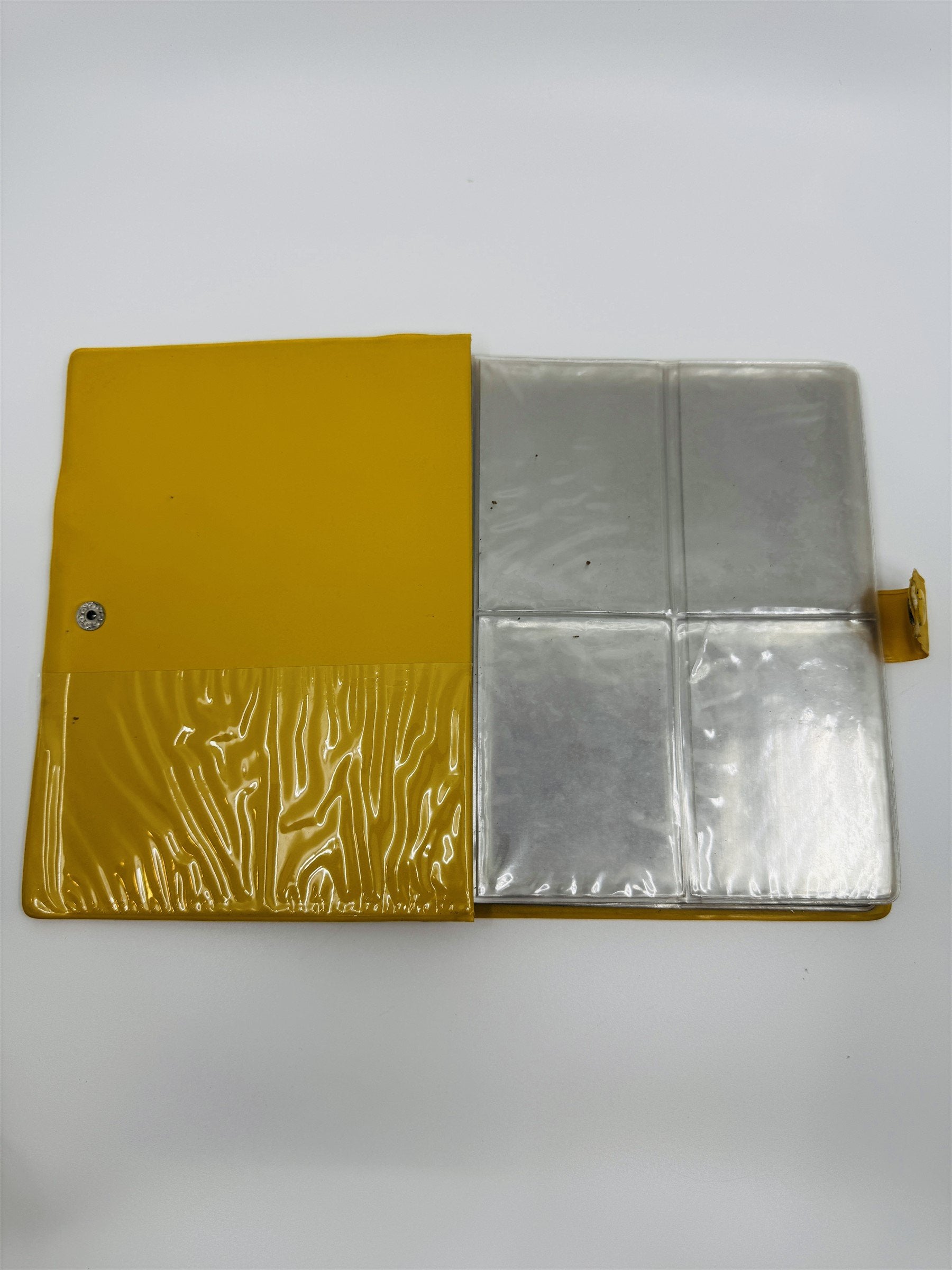 Vintage Pokemon Gotta Catch 'Em All! Yellow Bulbasaur Pokemon Card Binder Case