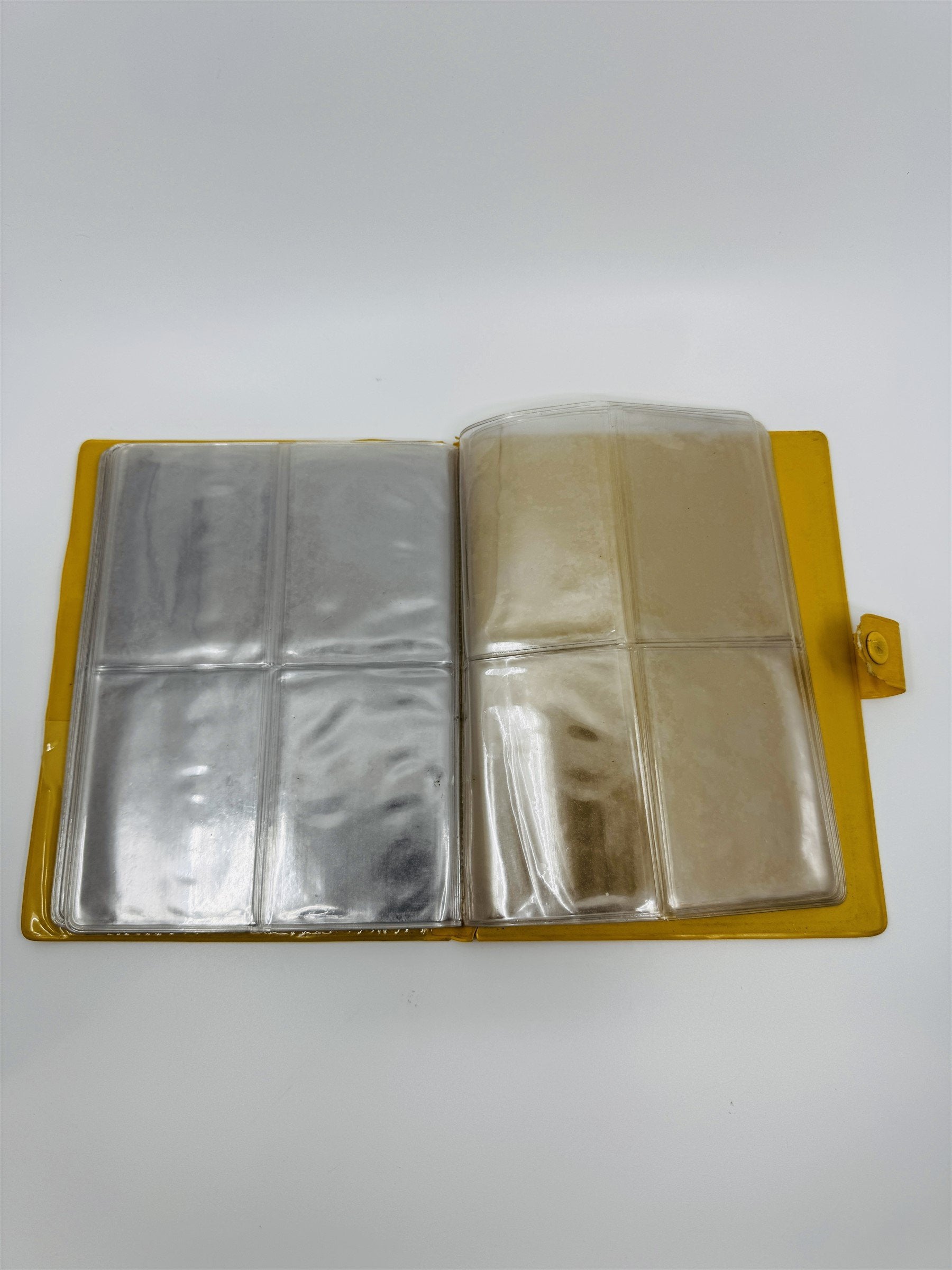 Vintage Pokemon Gotta Catch 'Em All! Yellow Bulbasaur Pokemon Card Binder Case