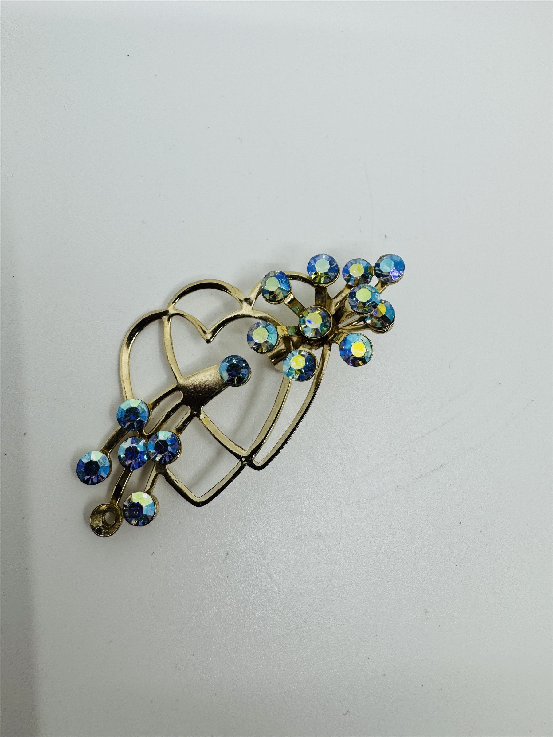 Vintage 1960s Atomic Gold Tone Shooting Love Hearts Brooch (Missing Rhinestone)