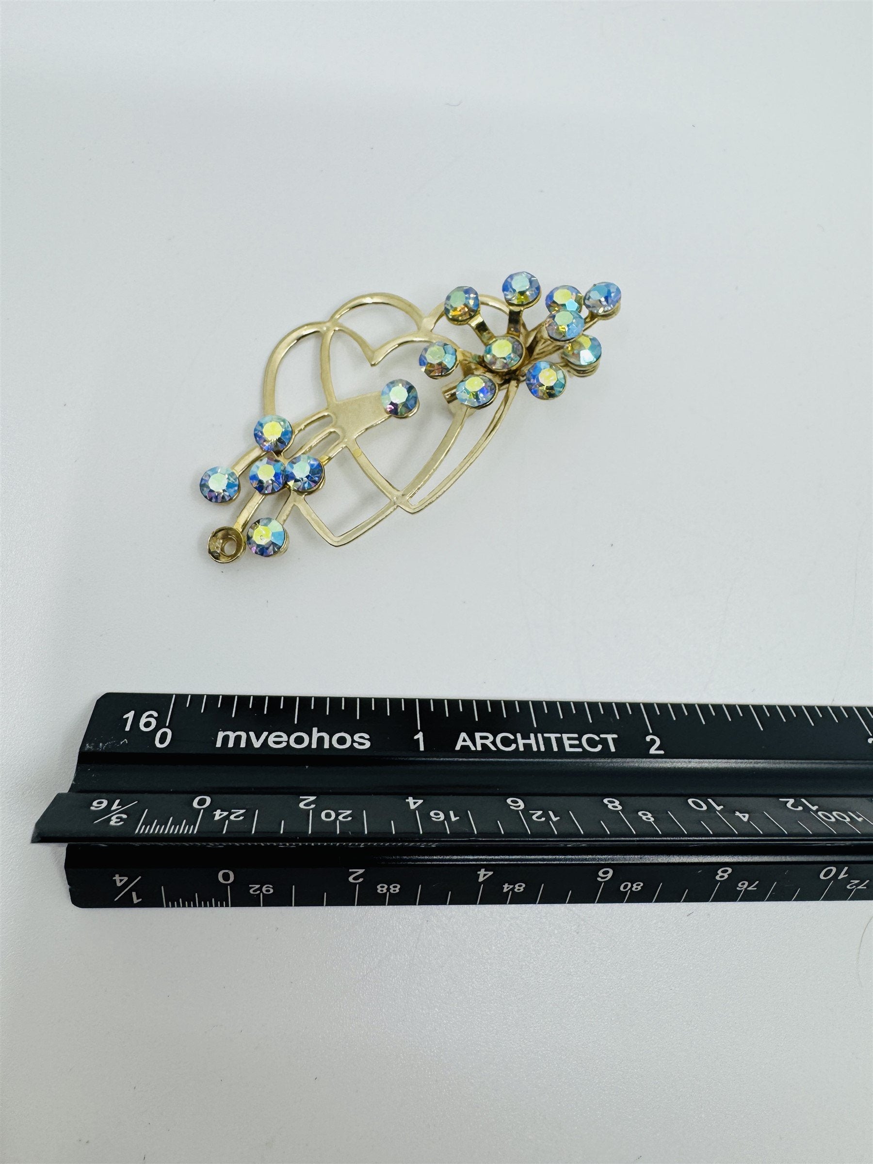 Vintage 1960s Atomic Gold Tone Shooting Love Hearts Brooch (Missing Rhinestone)