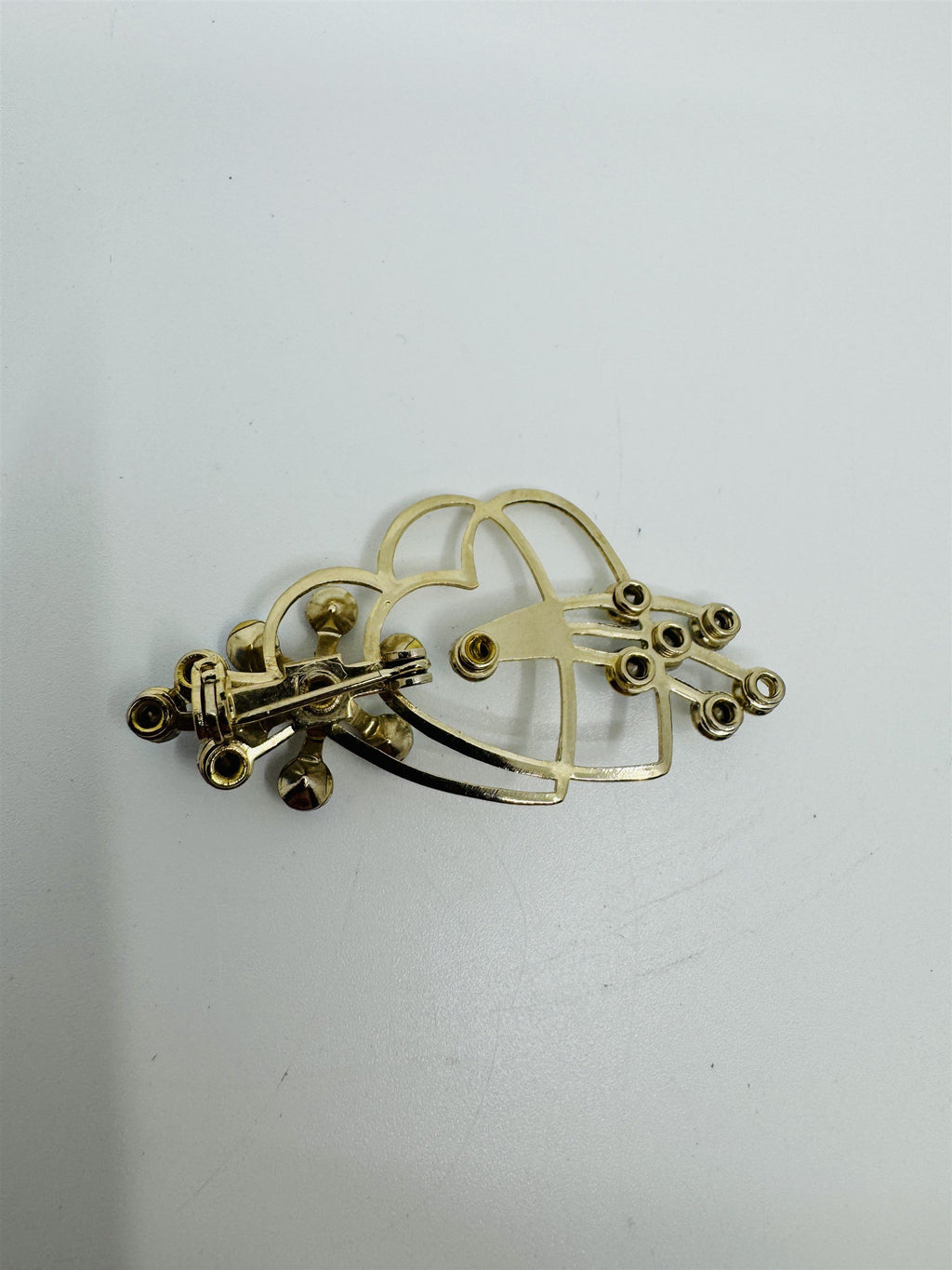 Vintage 1960s Atomic Gold Tone Shooting Love Hearts Brooch (Missing Rhinestone)