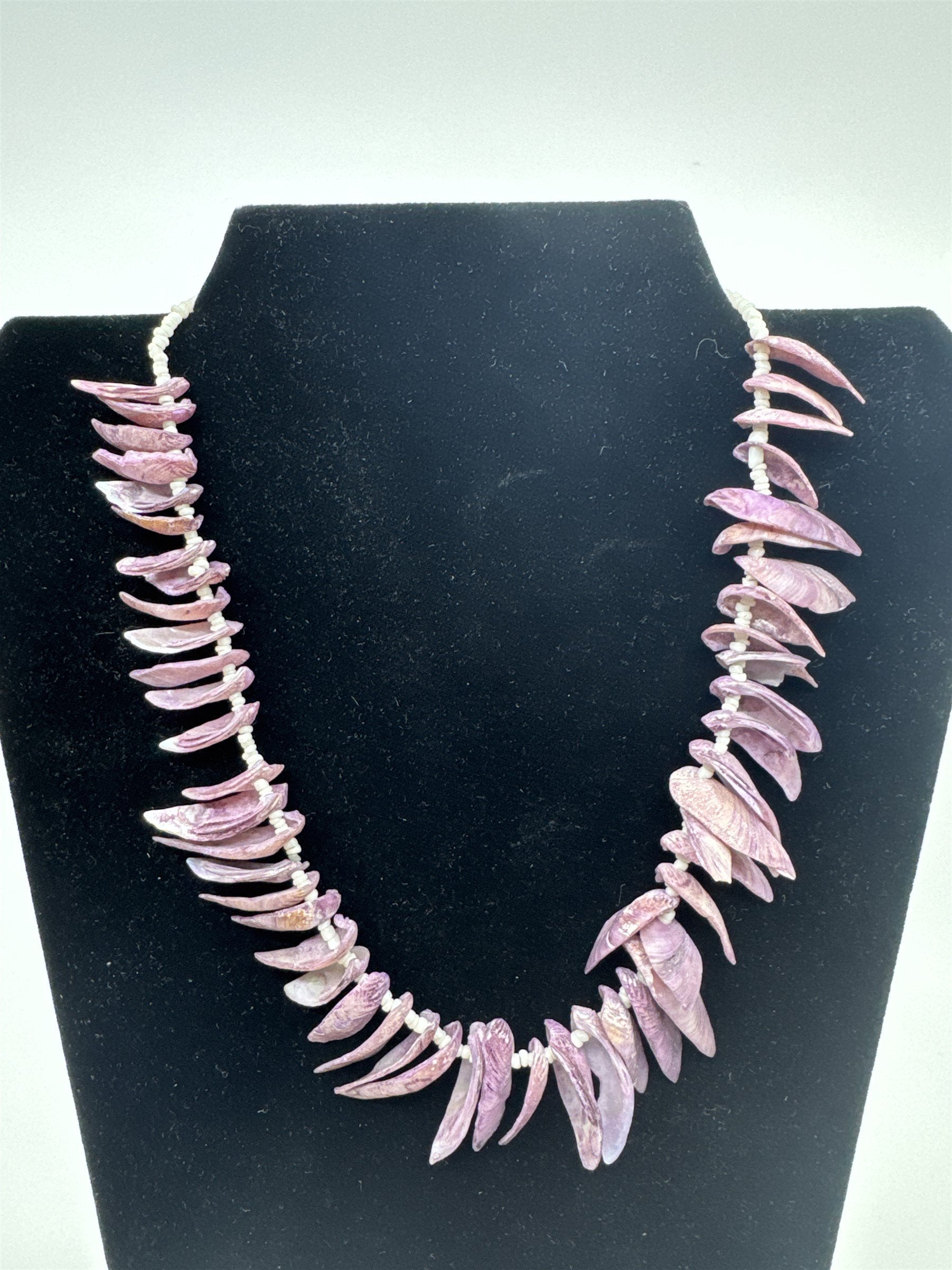 Vintage Hawaiian Natural Shell Purple-Toned Iridescent Sea Shell Pebble Necklace