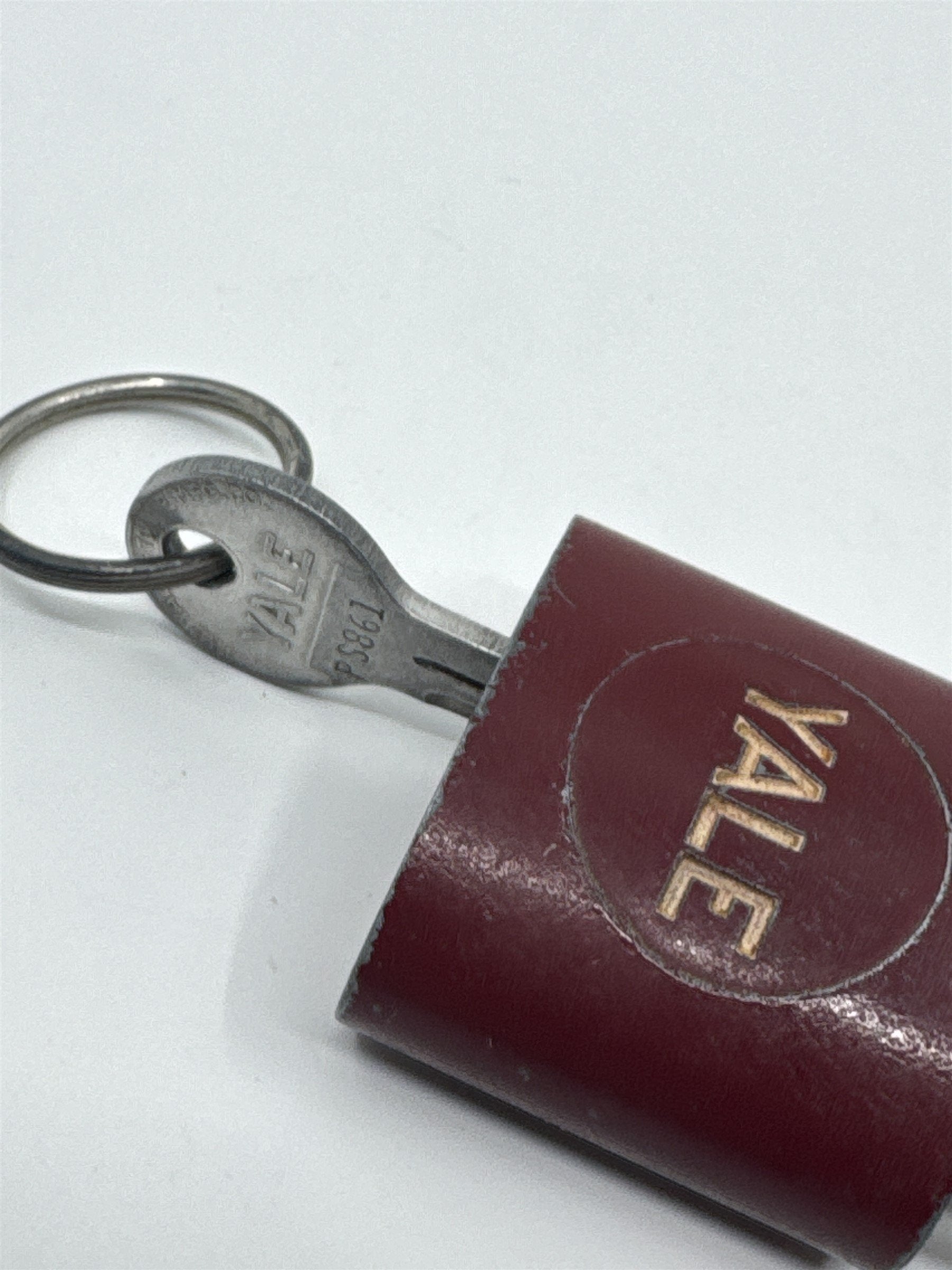 Vintage Yale & Towne Red Lock Padlock /w Working Key USA Hardened 2-1/2"