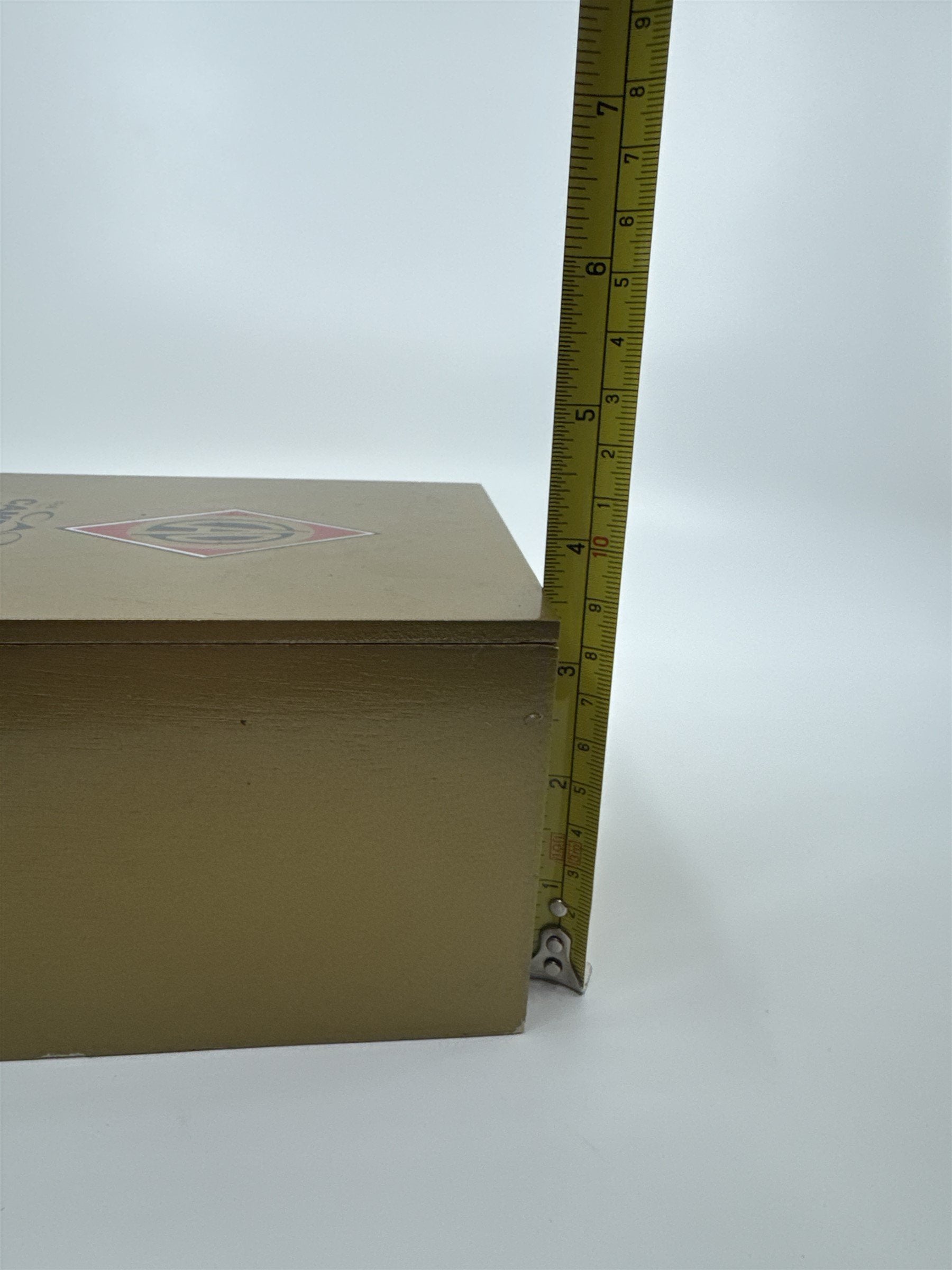 1968 CAO 1998 Cameroon L'anniversaire Wooden Cigar Box for 20 Cigars Nicaragua