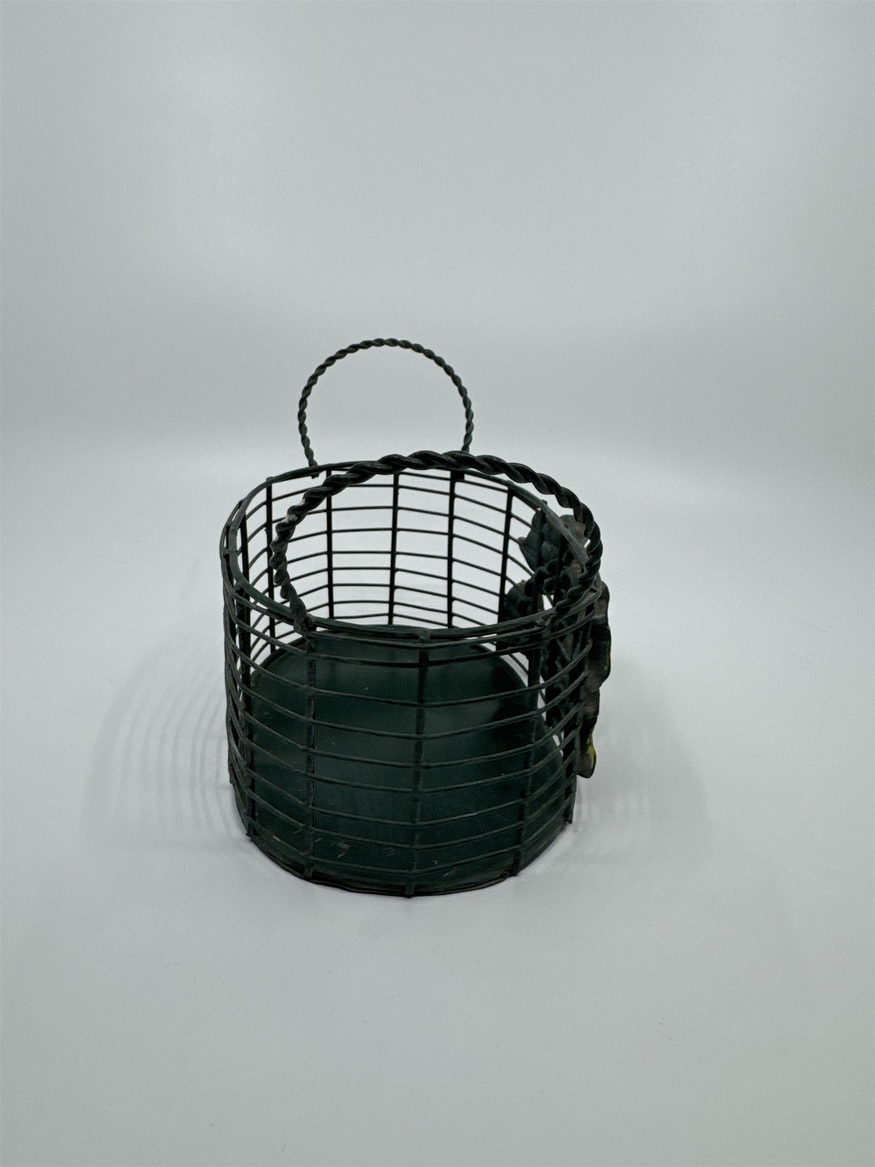 Vintage 7" Green Metal Wire Basket /w Handles and Leaves Vines Pattern