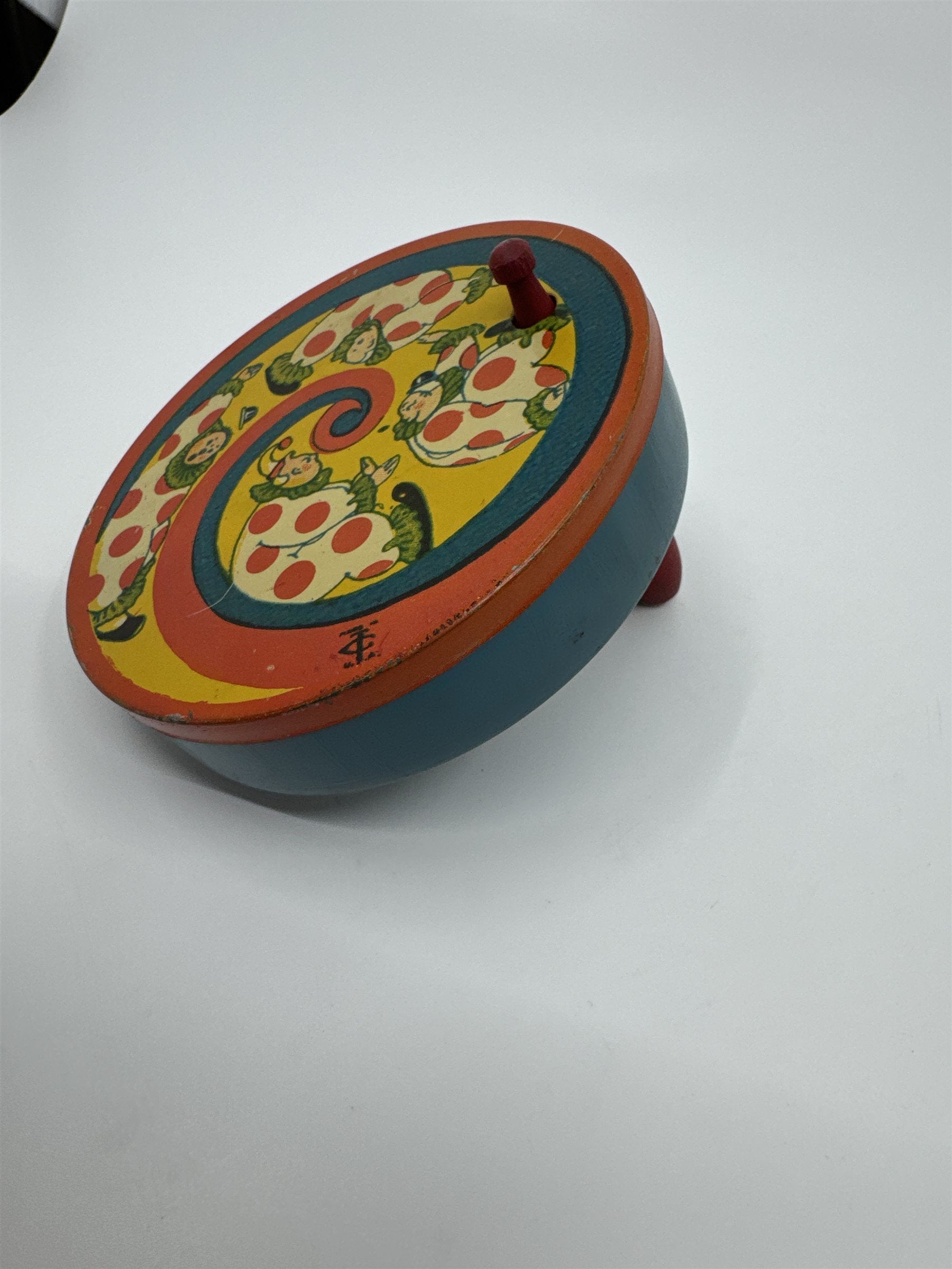 Vintage 1950s Tin Litho Winding Noisemaker USA by T Cohn Swirling Clowns