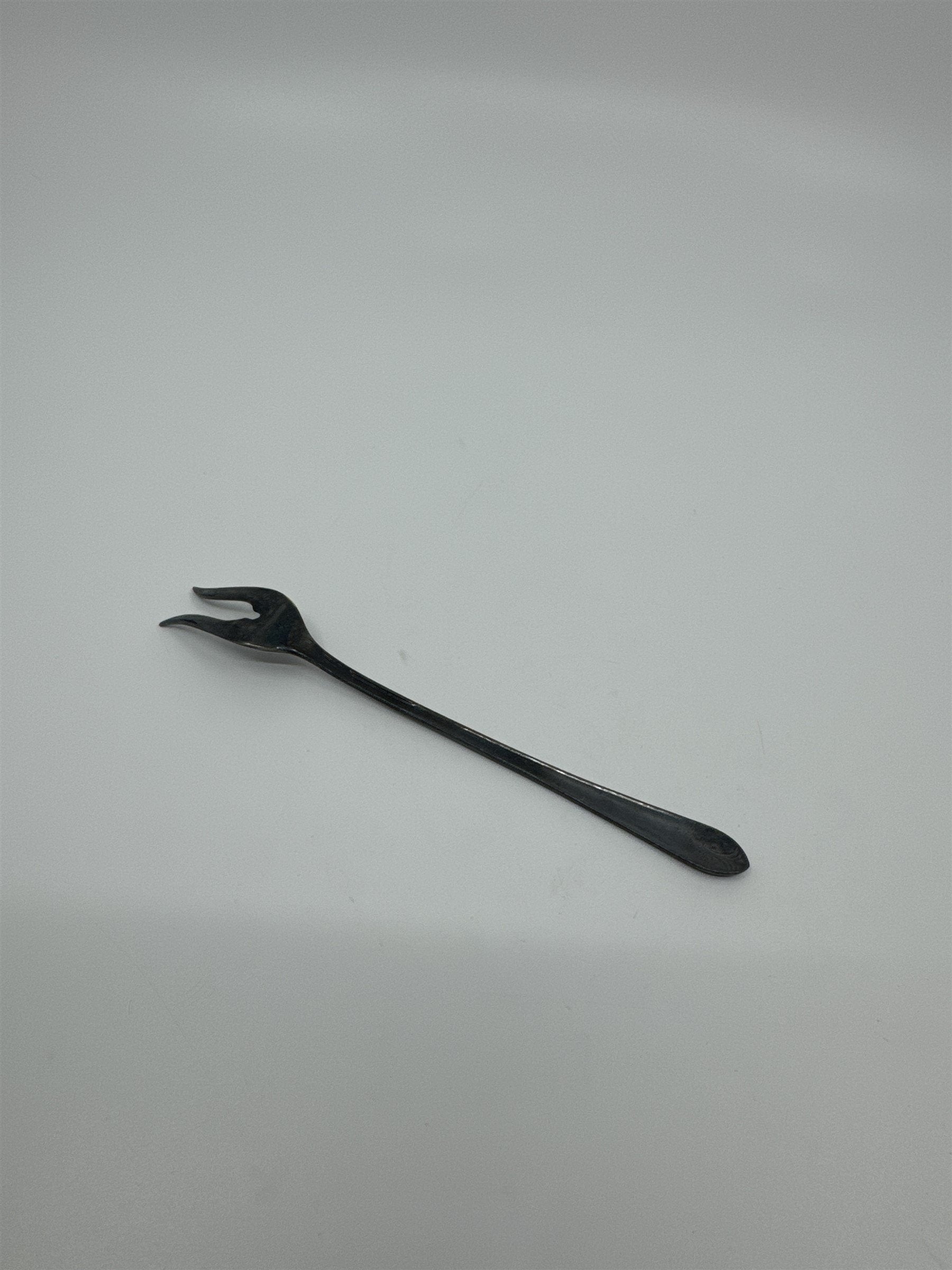 Vintage WM ROGERS MFG CO Silver Plate Olive / Pickle Prong Fork Original Rogers