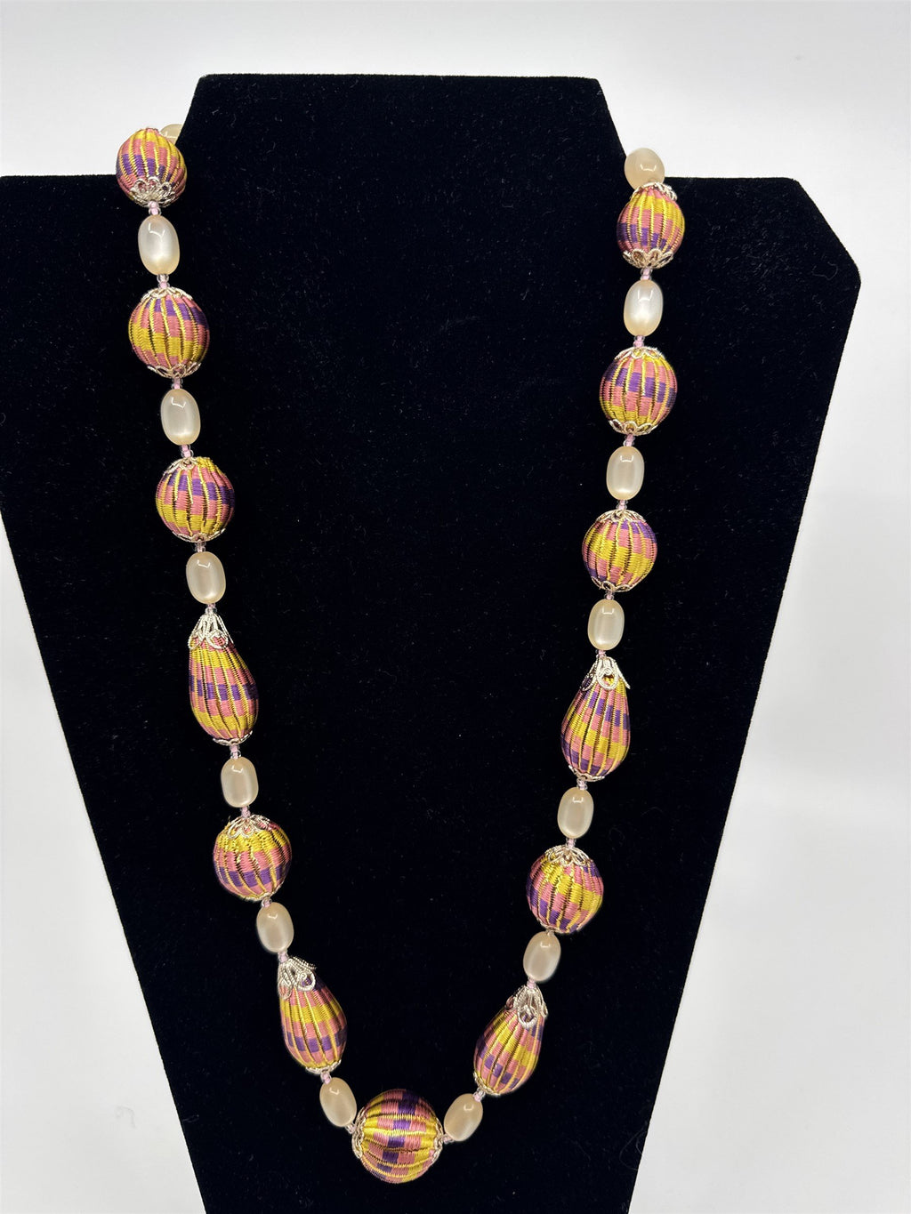Vintage JAPAN White Lucite Shiny Threaded Balls Lanterns Necklace w Button Clasp