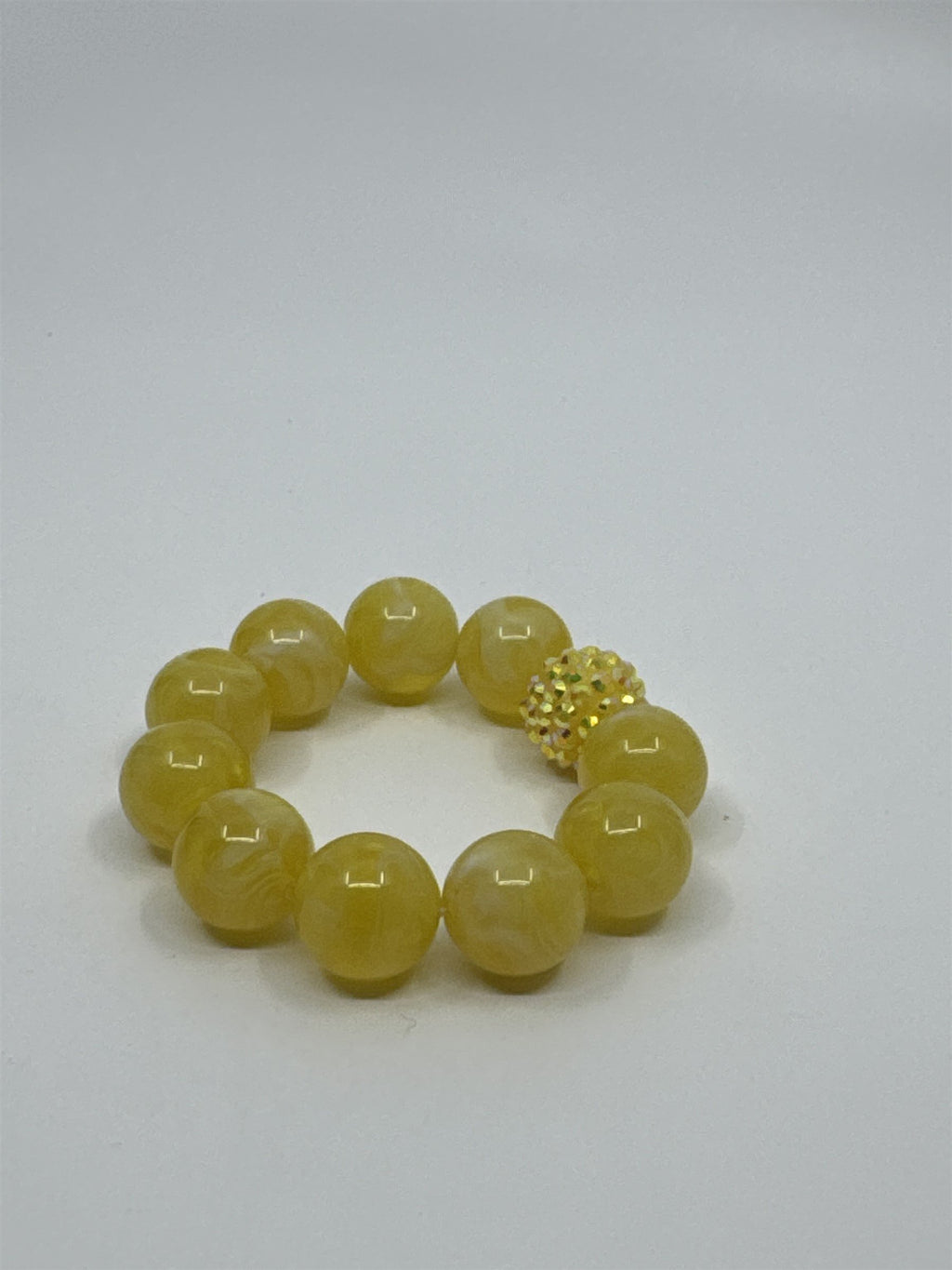 Vintage Yellow and White Marbled Hard Plastic Lucite? Beaded Bracelet Shiny Ball