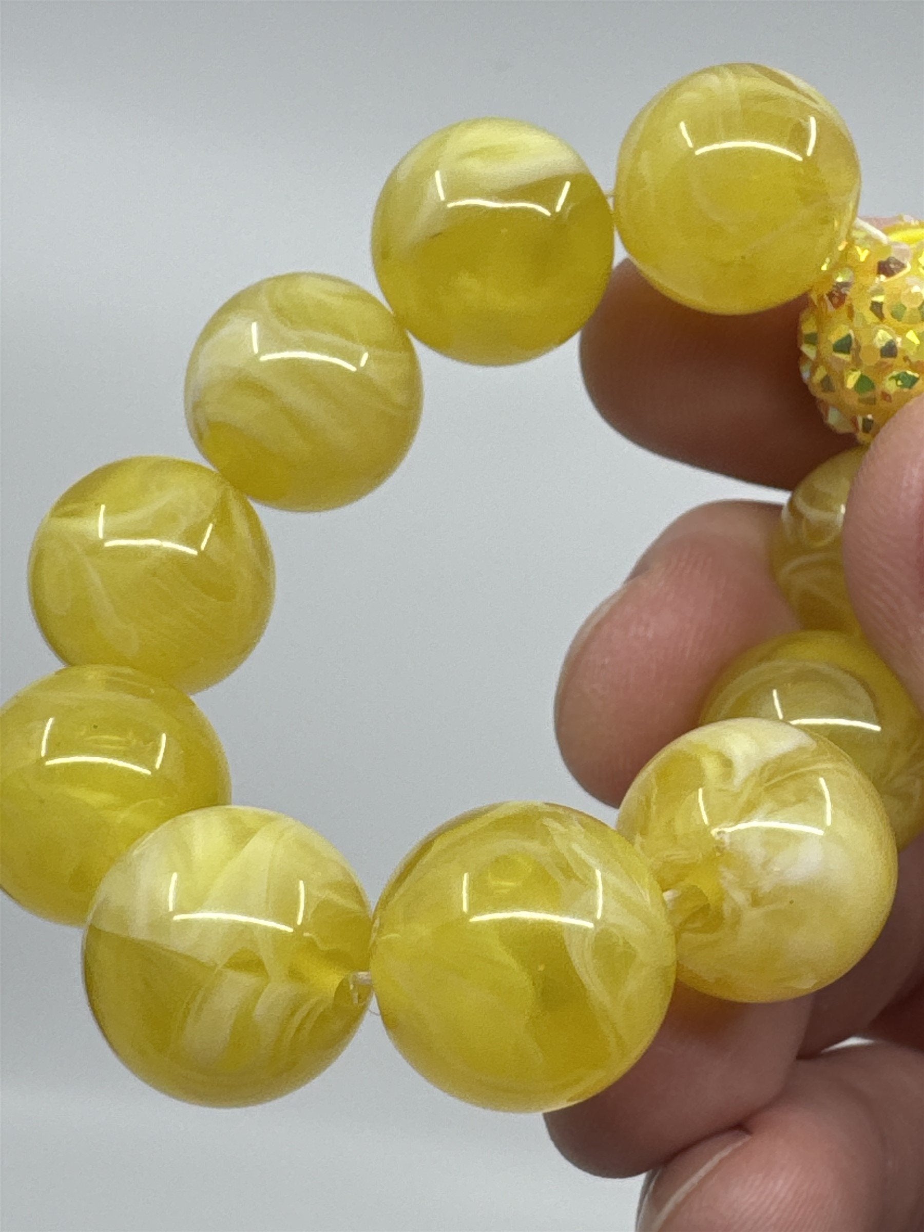 Vintage Yellow and White Marbled Hard Plastic Lucite? Beaded Bracelet Shiny Ball