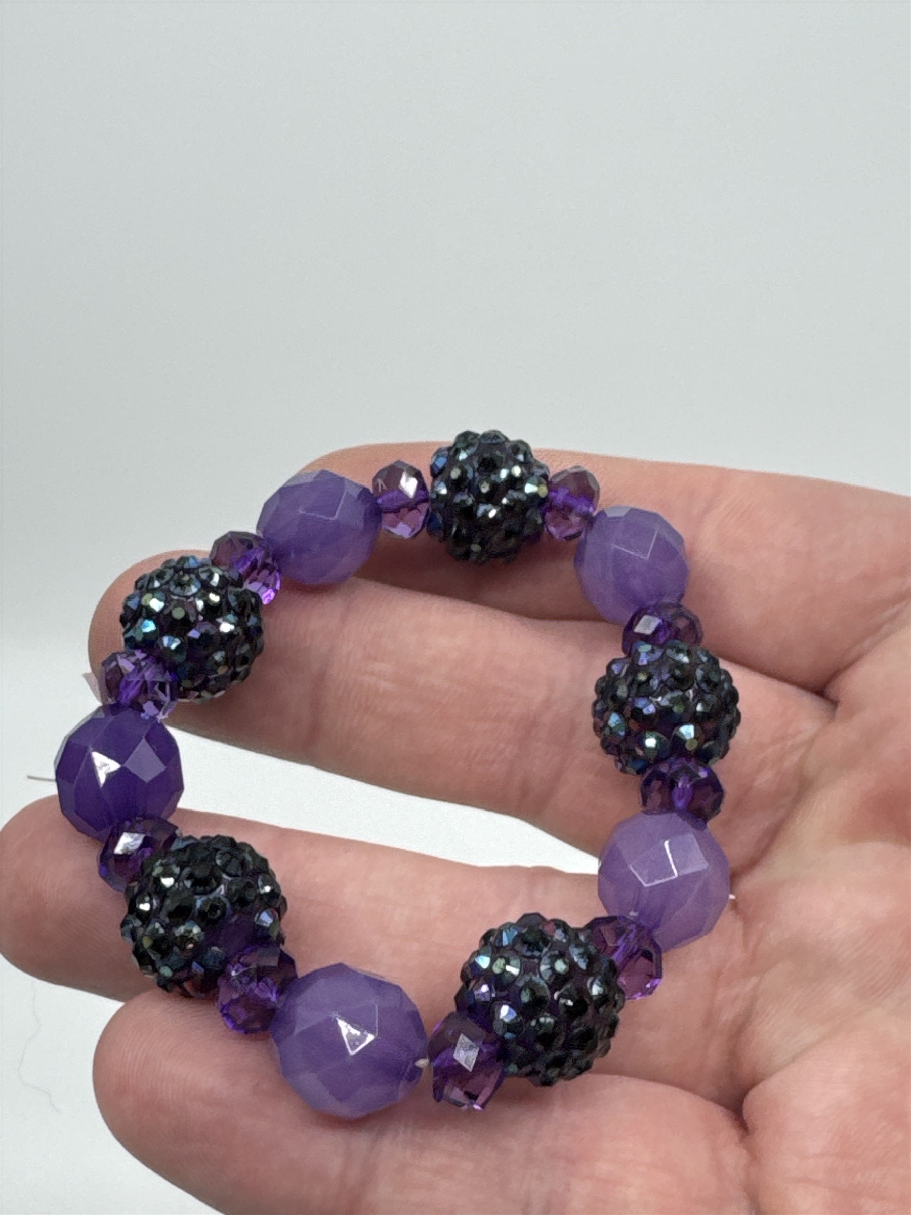Vintage Purple Hard Plastic Acrylic Beaded Bracelet Shiny Ball Grape Color