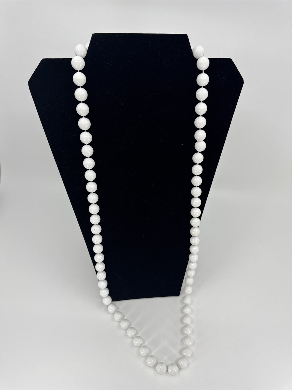 Vintage Costume Jewelry Necklace Thick White Beads