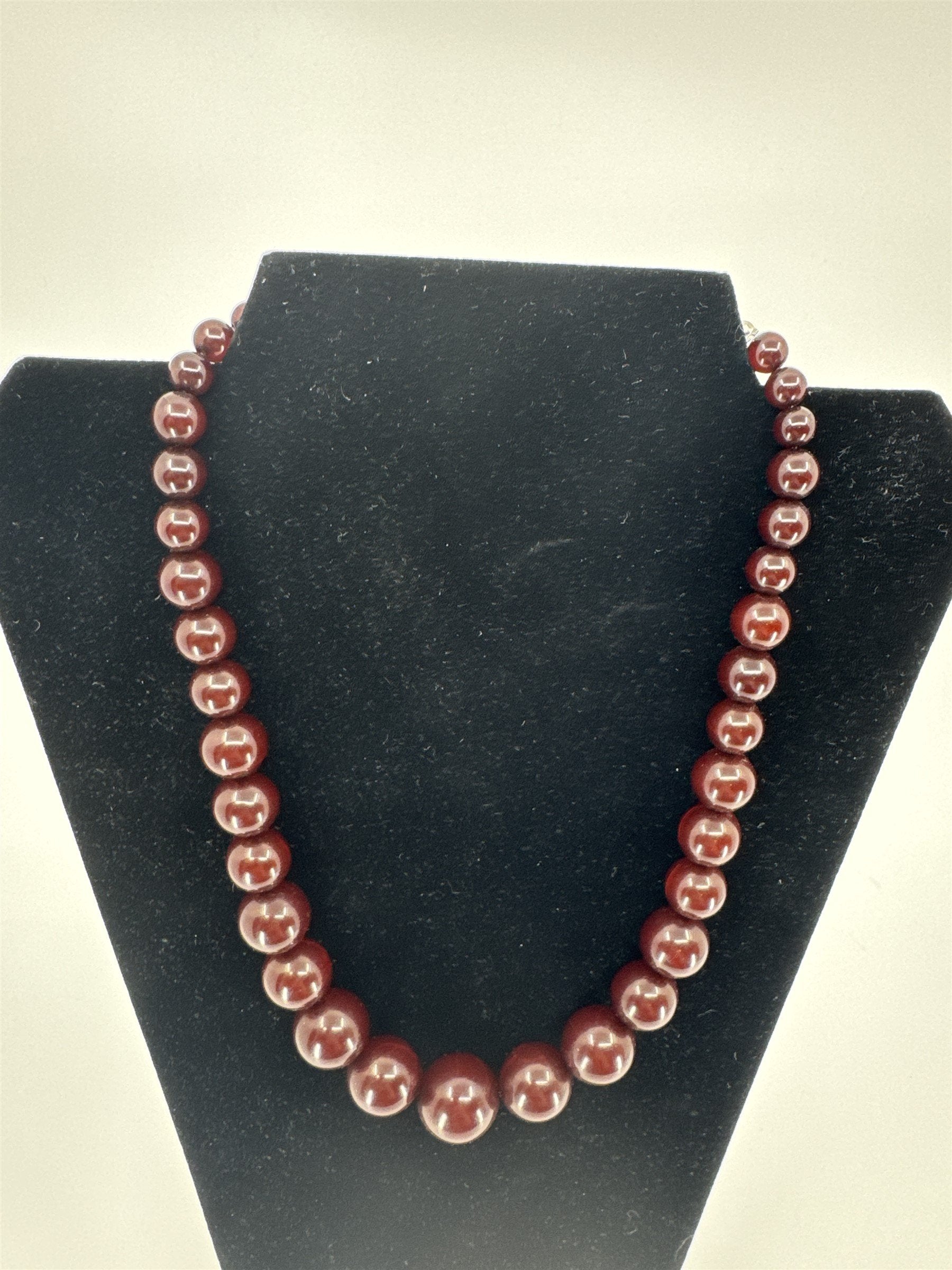 Vintage Womens Necklace Costume Jewelry Graduated Beads Brown / Dark Red