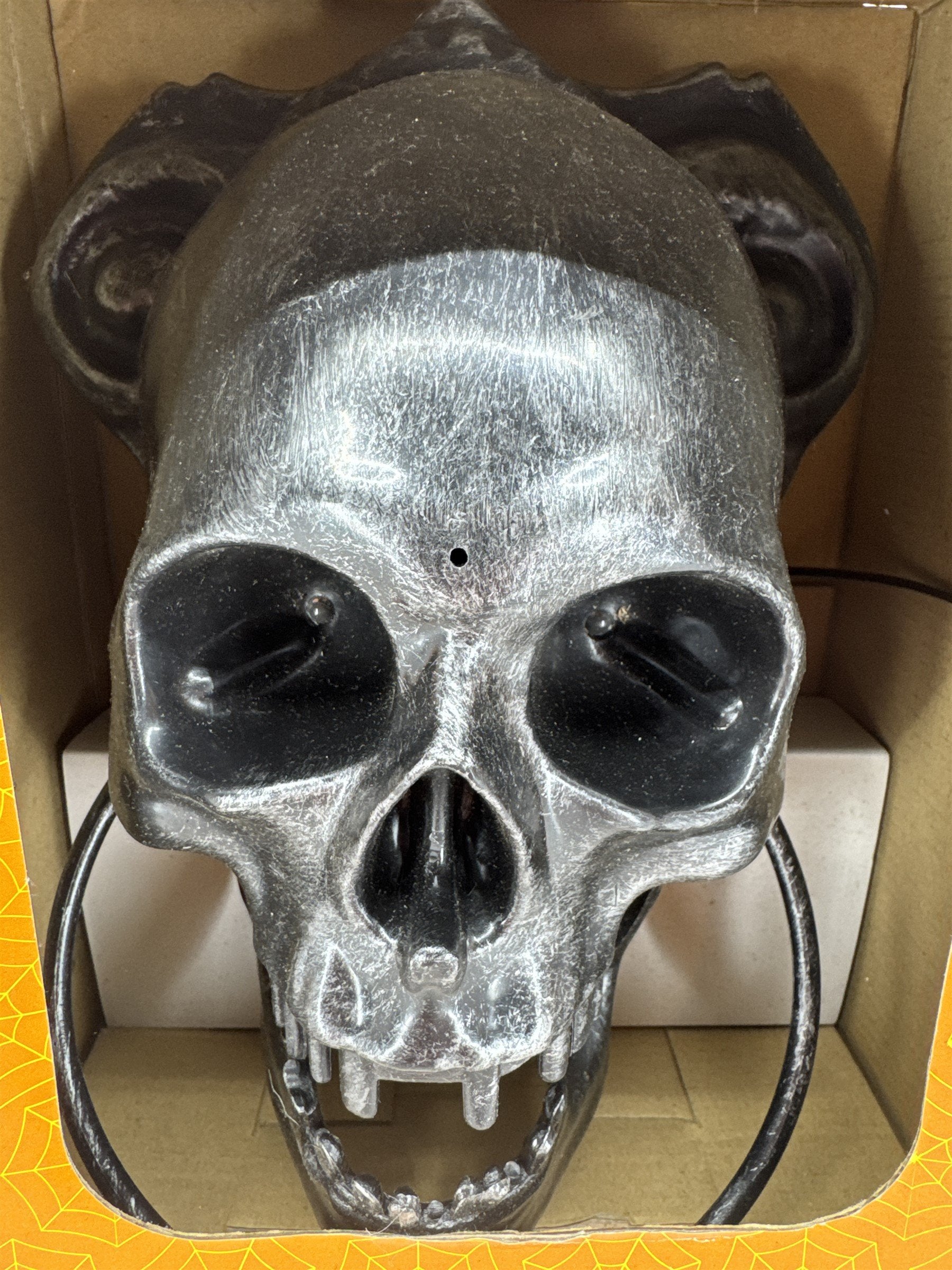 Retired Halloween Spooky Village Skull Door Knocker Howling Moving Jaw Eyes Lit