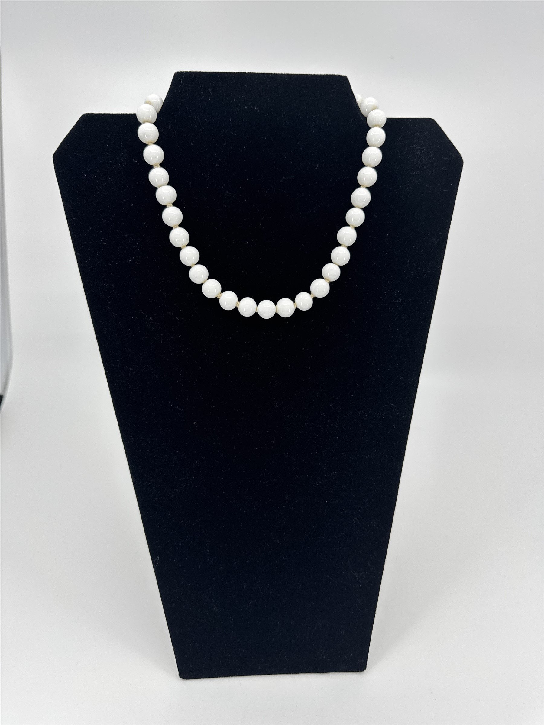 Vintage JAPAN Costume Jewelry Faux Pearl Tapered Necklace