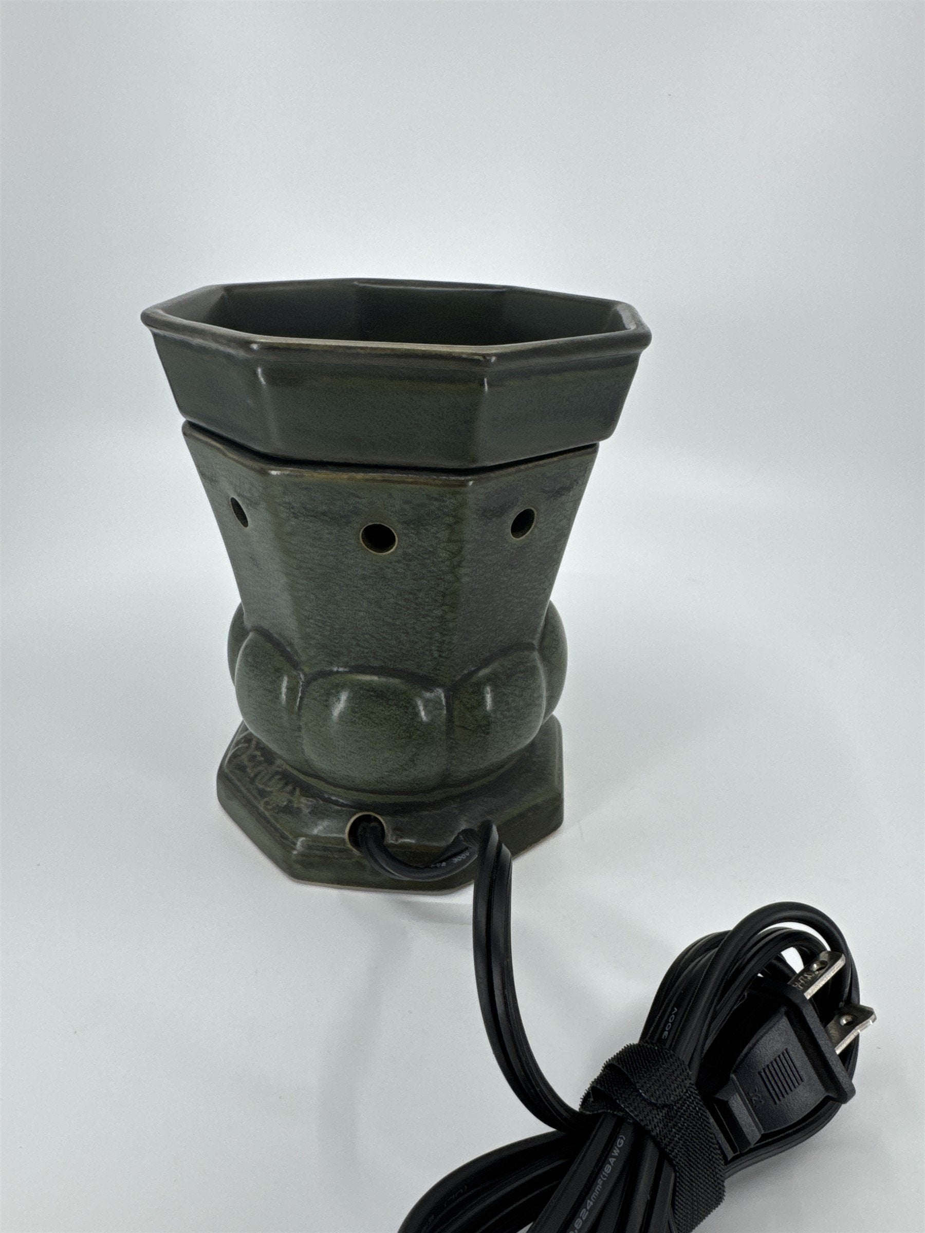 Scentsy Full Size DSW-VERD Green Statue Style Candle Wax Warmer WORKS /w Bulb