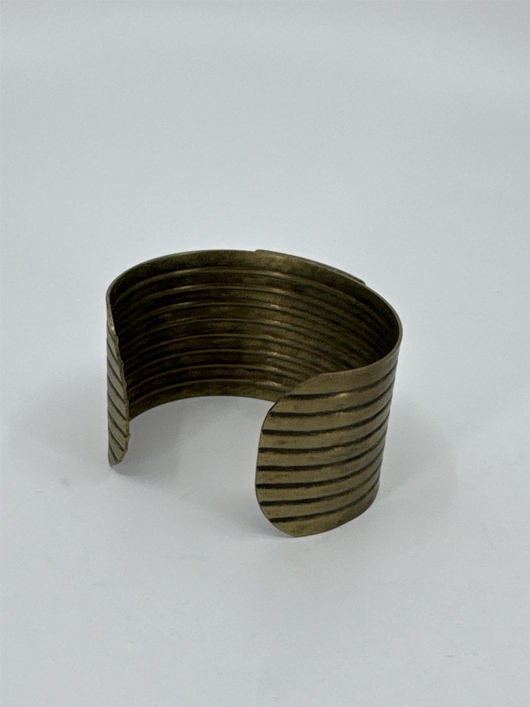 Vintage Brass Bronze Tone Boho Chic Rhinestones Cabochon Ribbed Cuff Bracelet