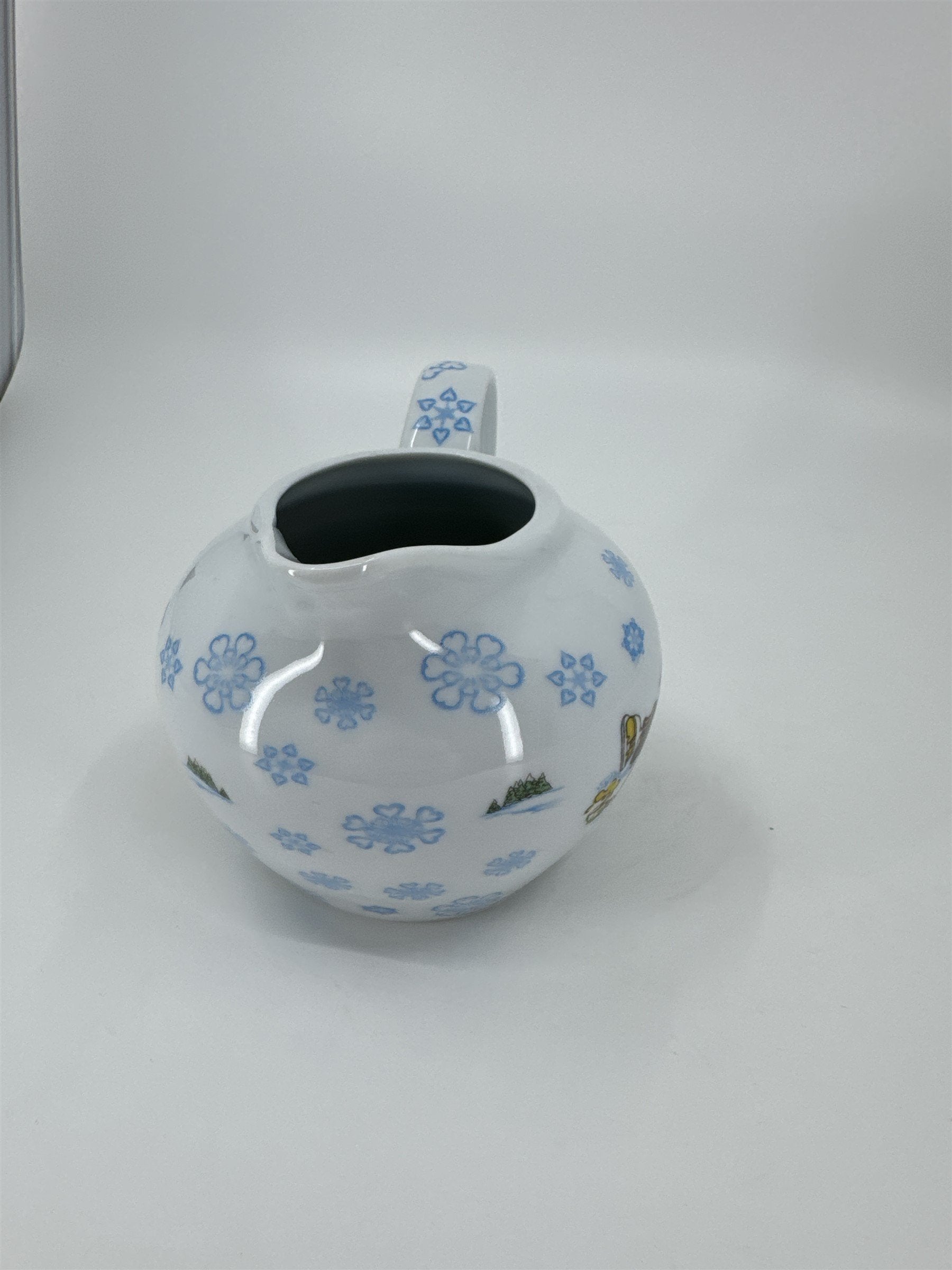 Cardew Design England Paul Cardew Alice in Wonderland Mad Creamer AIW13053