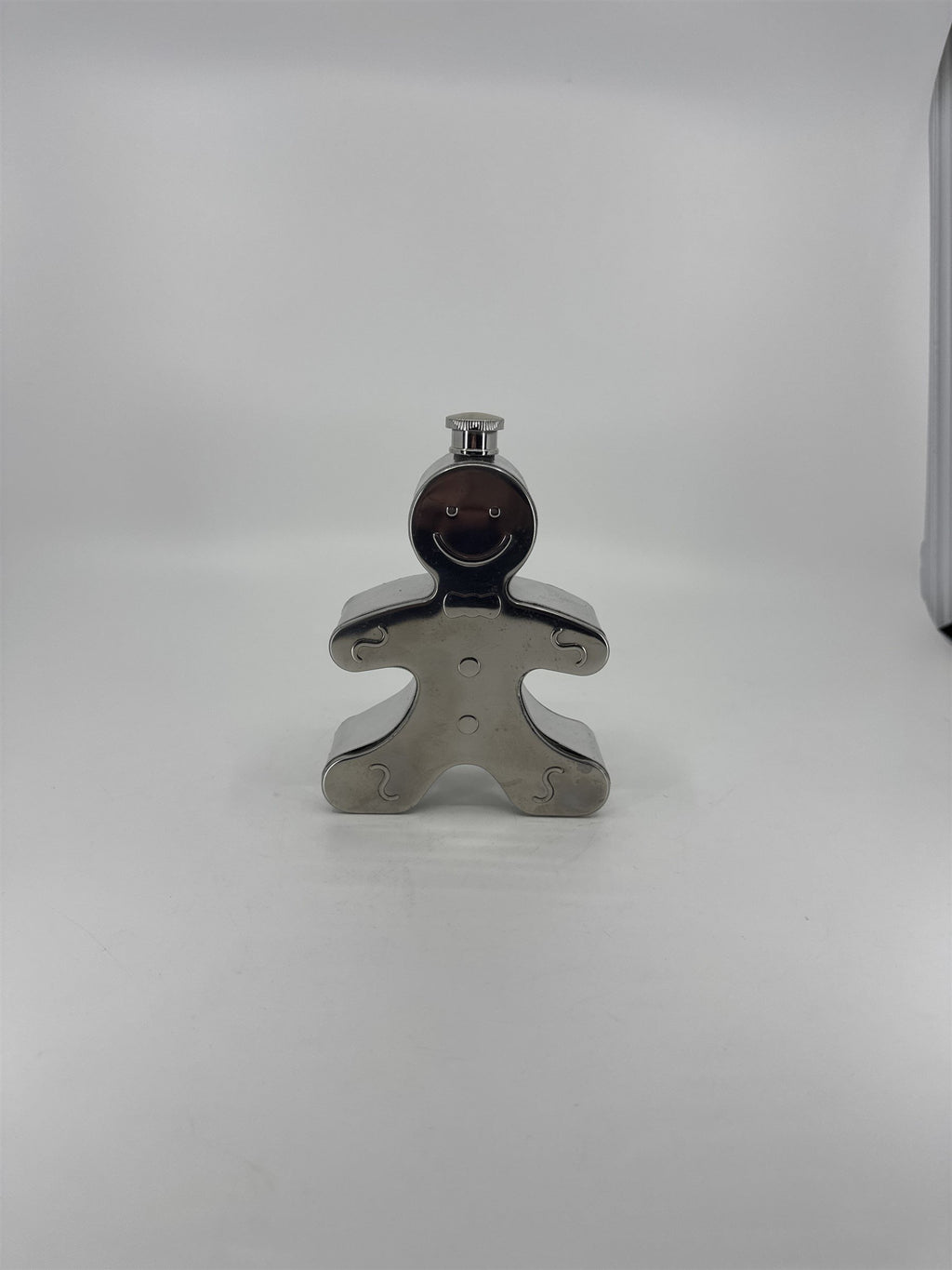 Wembley Gingerbread Man Flash Silver Tone Color Christmas Holiday Gift Flask