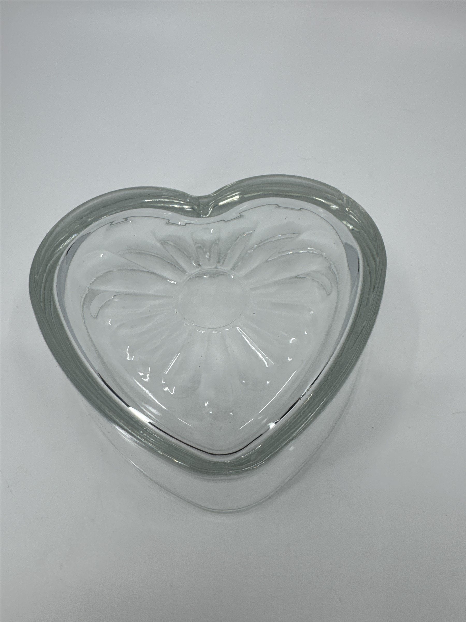 Libbey Libby Clear Glass Heart Shaped Candy Dish Trinket Keepsake Valentine Wedd