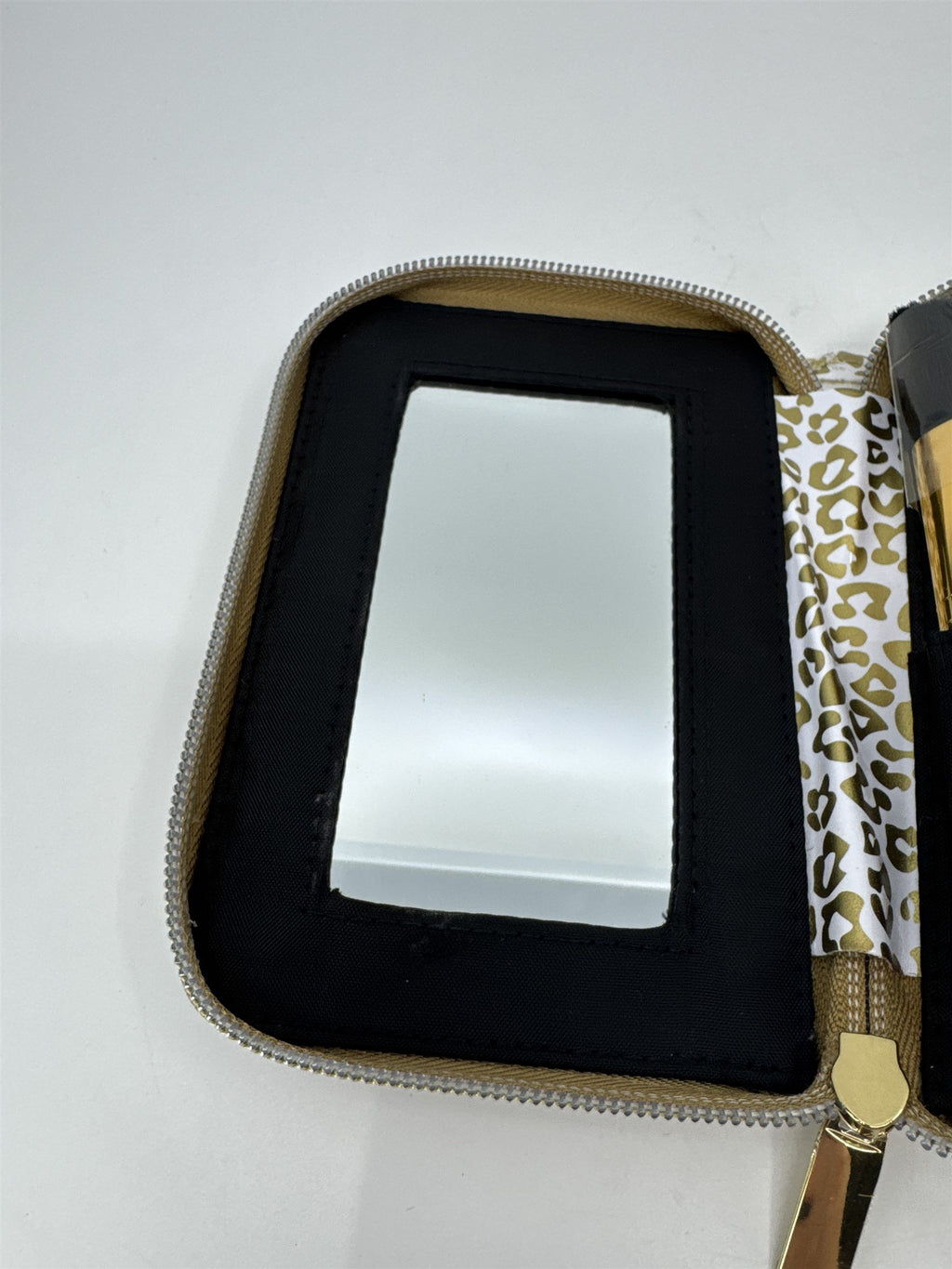 Juicy Couture Gold Leopard Cheetah Print Makeup Brush Bag Set /w 5 Brushes