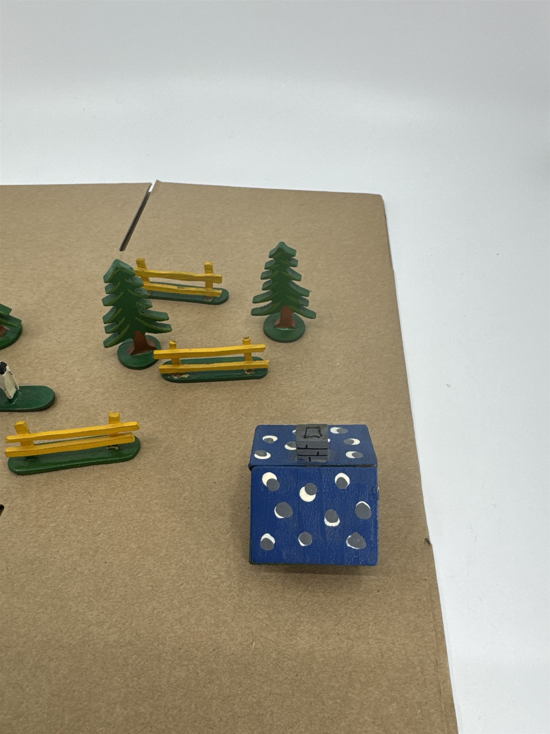 Japan Putz Wooden Mini Village Pieces 2x Houses, 3x Fences, 2x Cows, 4x Trees