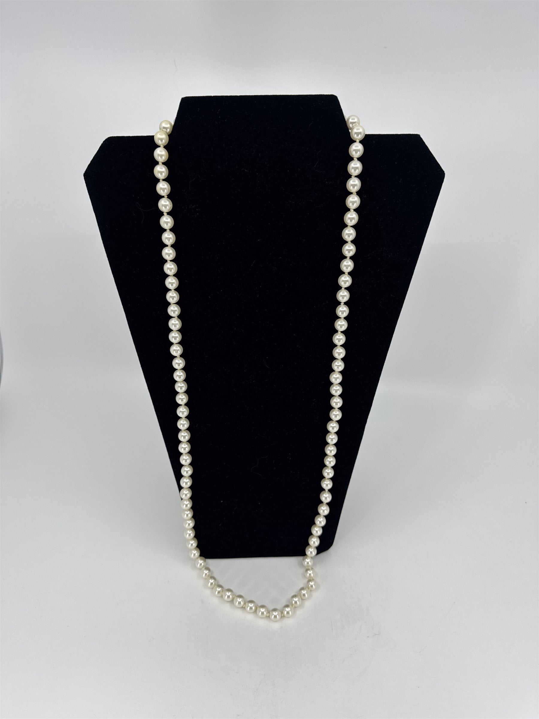 Vintage Faux White Pearl Vibrant Shining Necklace Estate Costume Jewelry