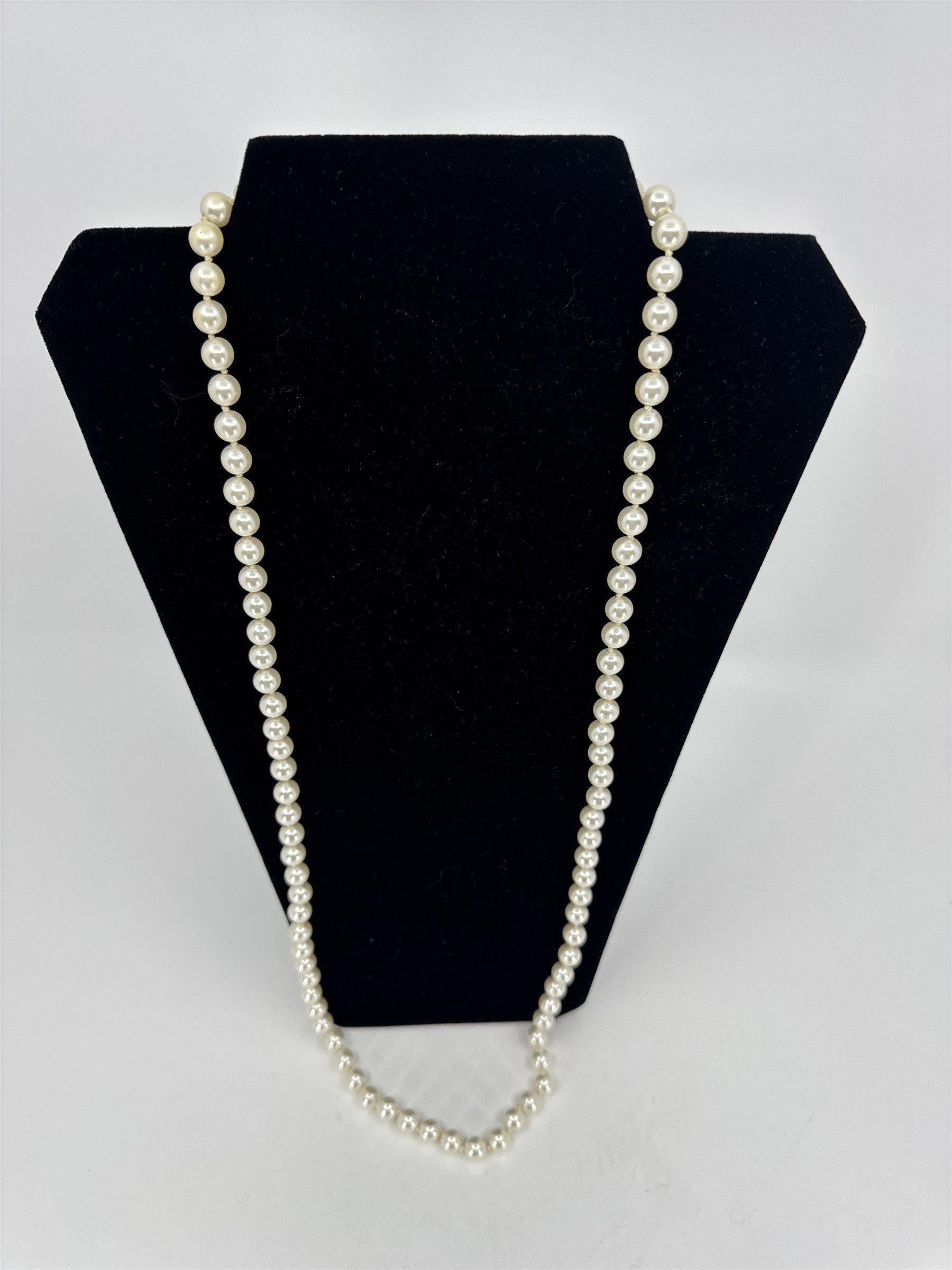 Vintage Faux White Pearl Vibrant Shining Necklace Estate Costume Jewelry