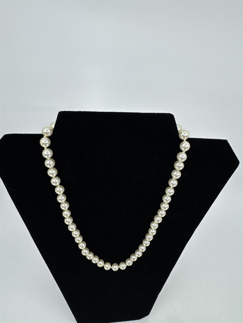 Vintage Faux White Pearl Vibrant Shining Necklace Estate Costume Jewelry